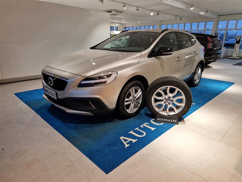 Volvo V40 Cross Country D2 Summum aut. 2017, kuva 2/20