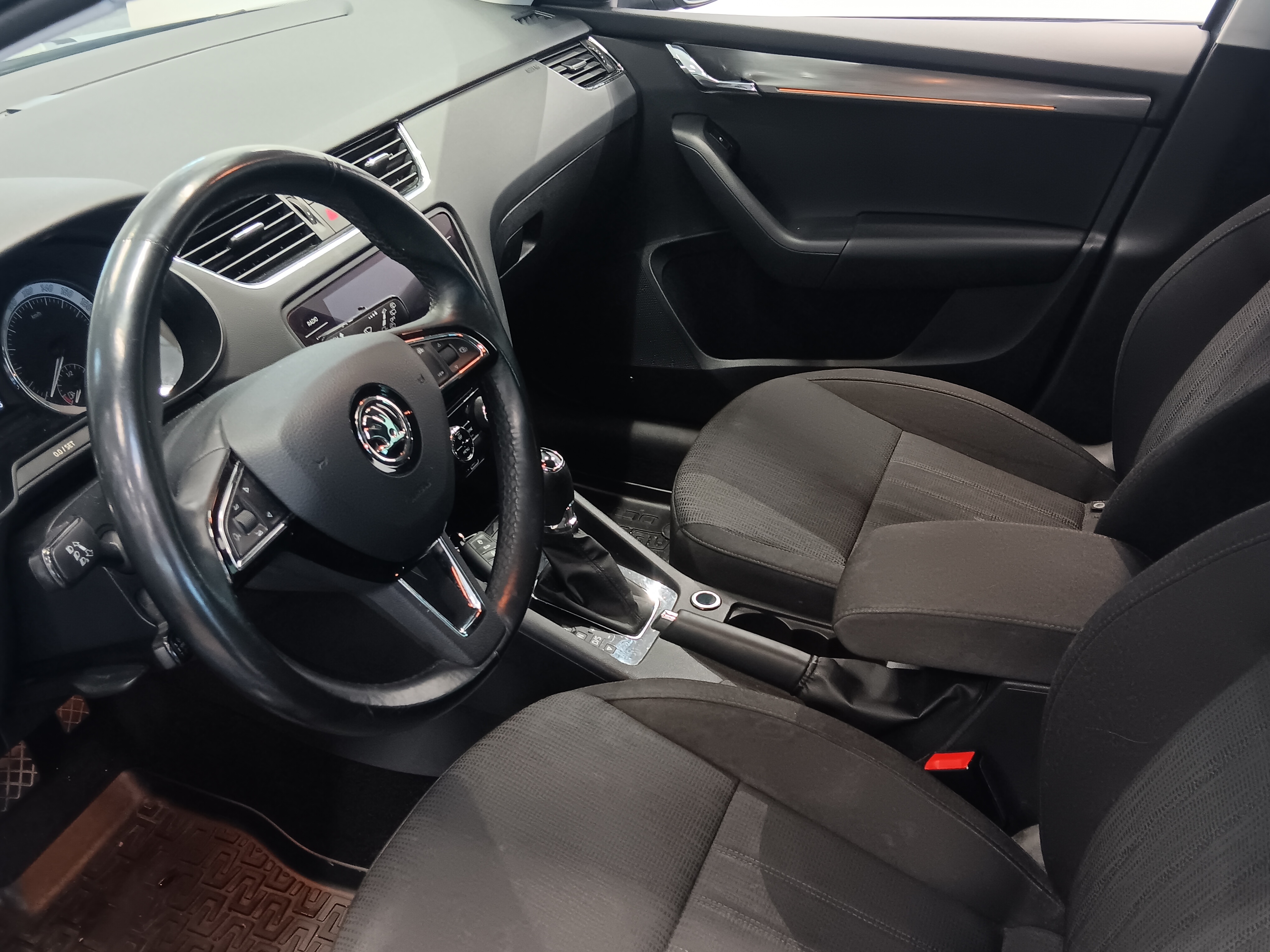 Skoda Octavia 2020, photo 3/4