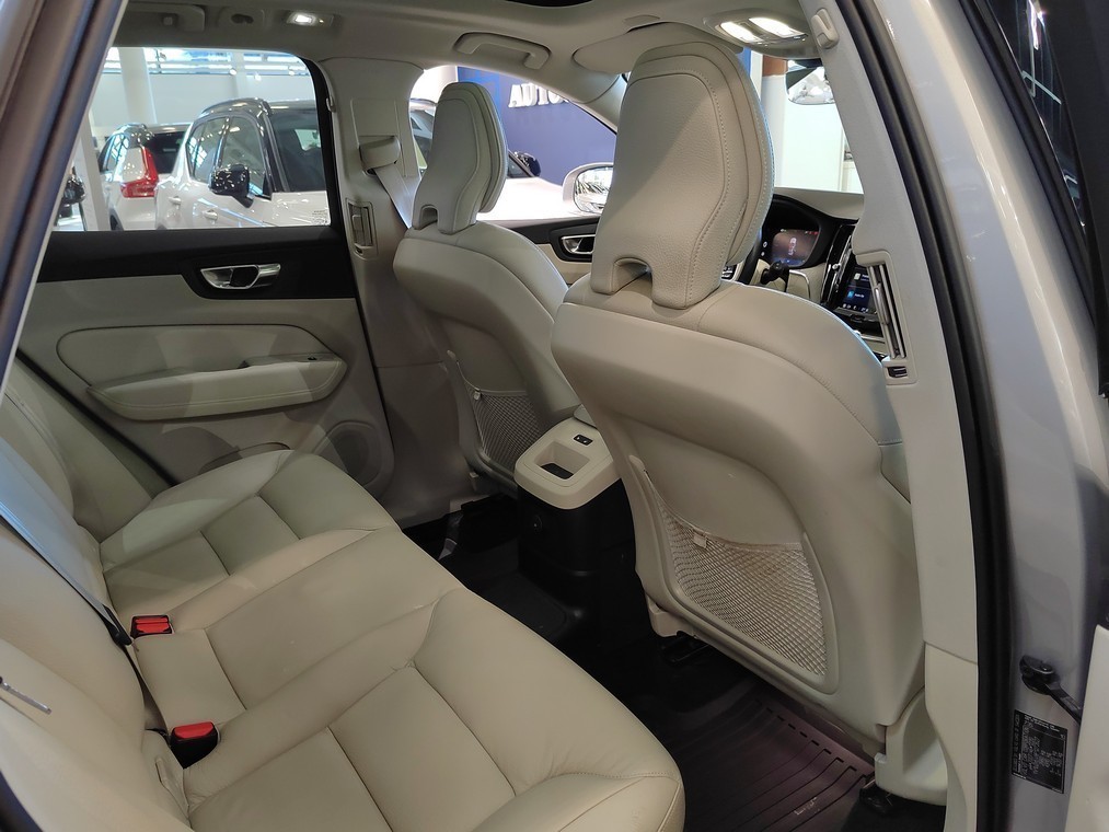 Volvo XC60 T8 AWD LONG RANGE ULTIMATE BRIGHT TAKUU 24KK/40TKM