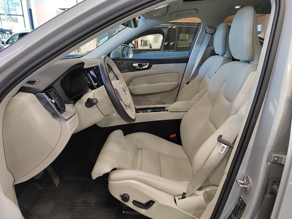 Volvo XC60 T8 AWD LONG RANGE ULTIMATE BRIGHT TAKUU 24KK/40TKM