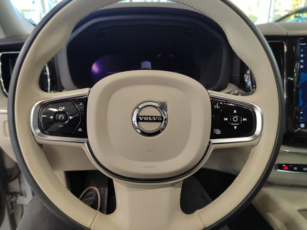 Volvo XC60 T8 AWD LONG RANGE ULTIMATE BRIGHT TAKUU 24KK/40TKM
