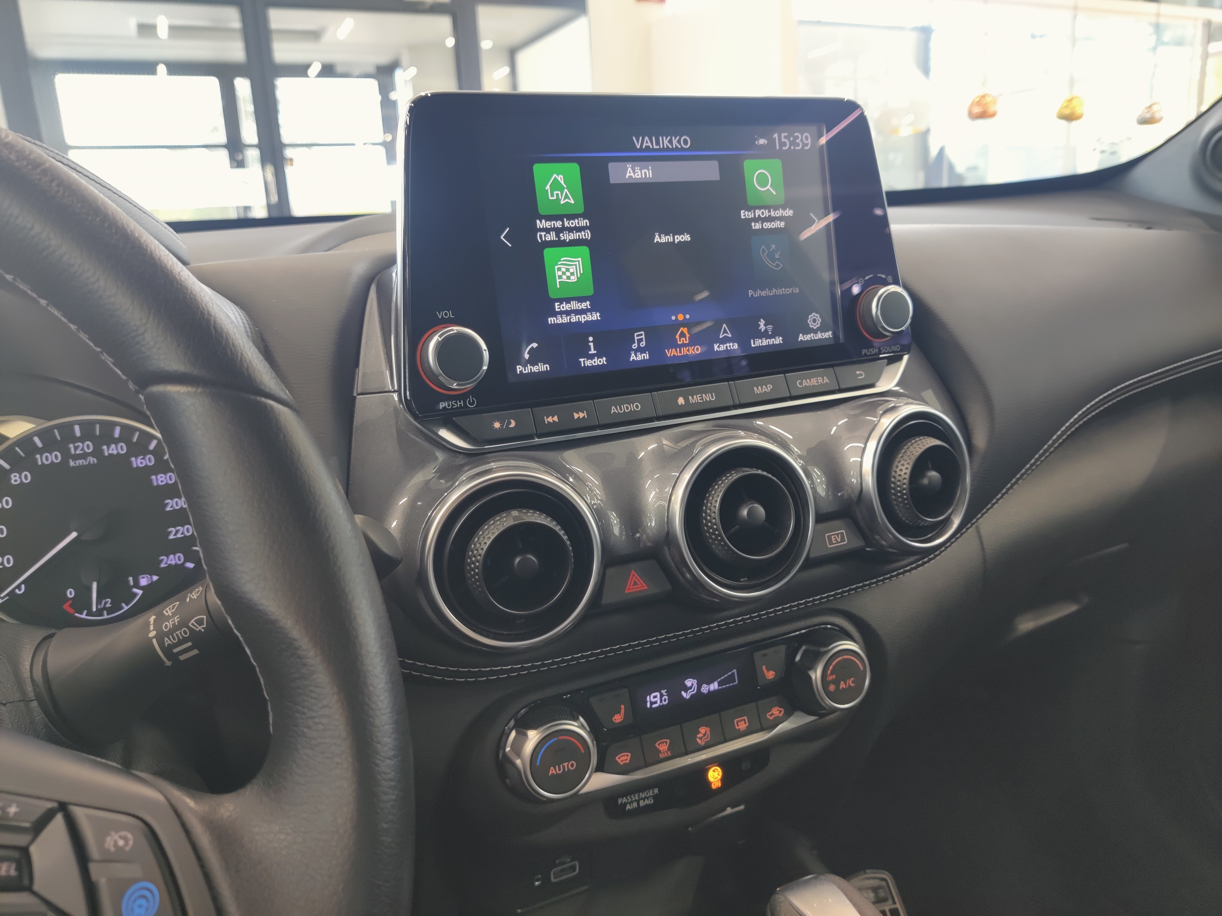 Nissan JUKE DIG-T 143HP 4AMT TEKNA 19+ NAVI HEV TAKUU 24KK/40T