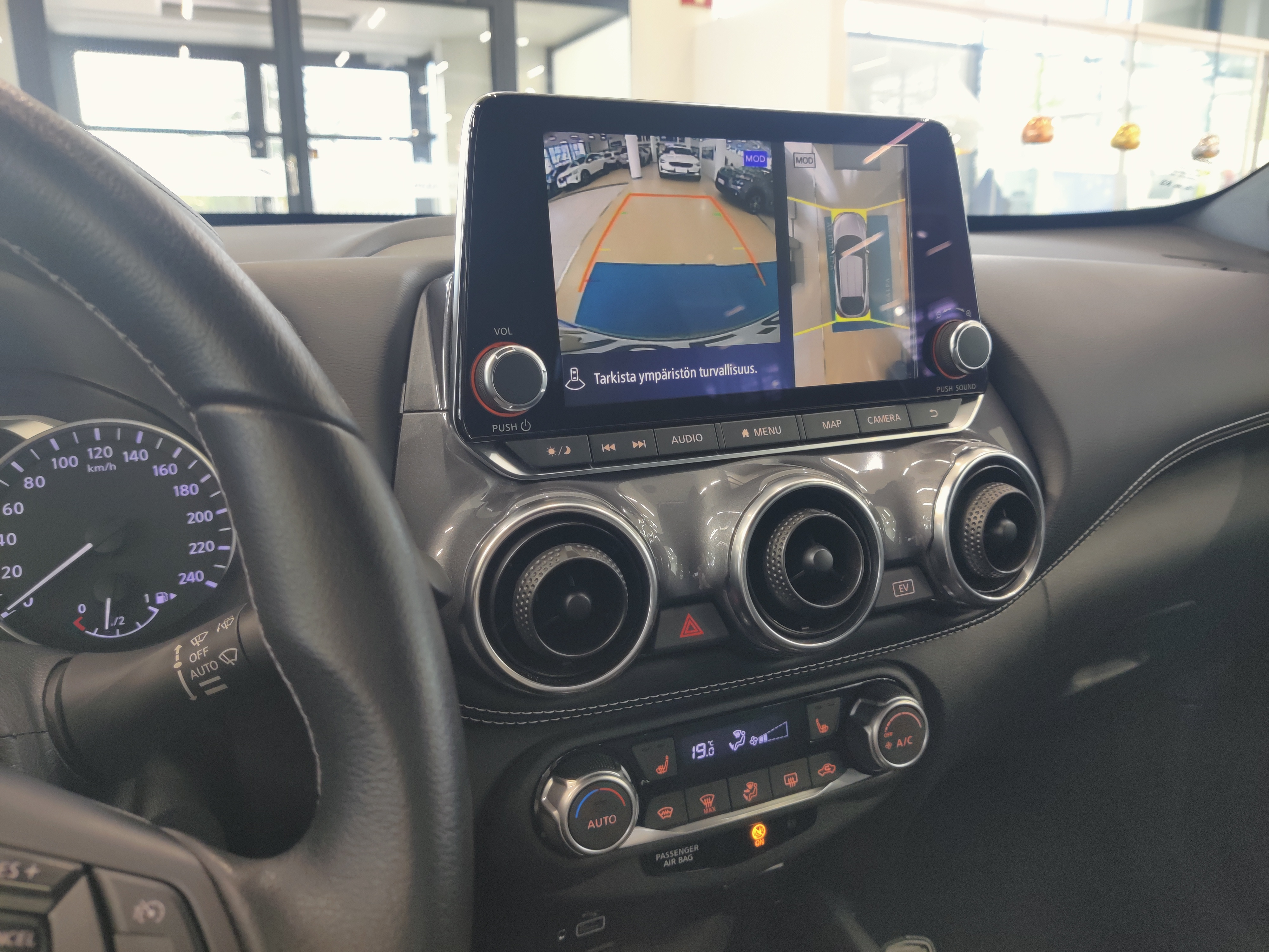 Nissan JUKE DIG-T 143HP 4AMT TEKNA 19+ NAVI HEV TAKUU 24KK/40T