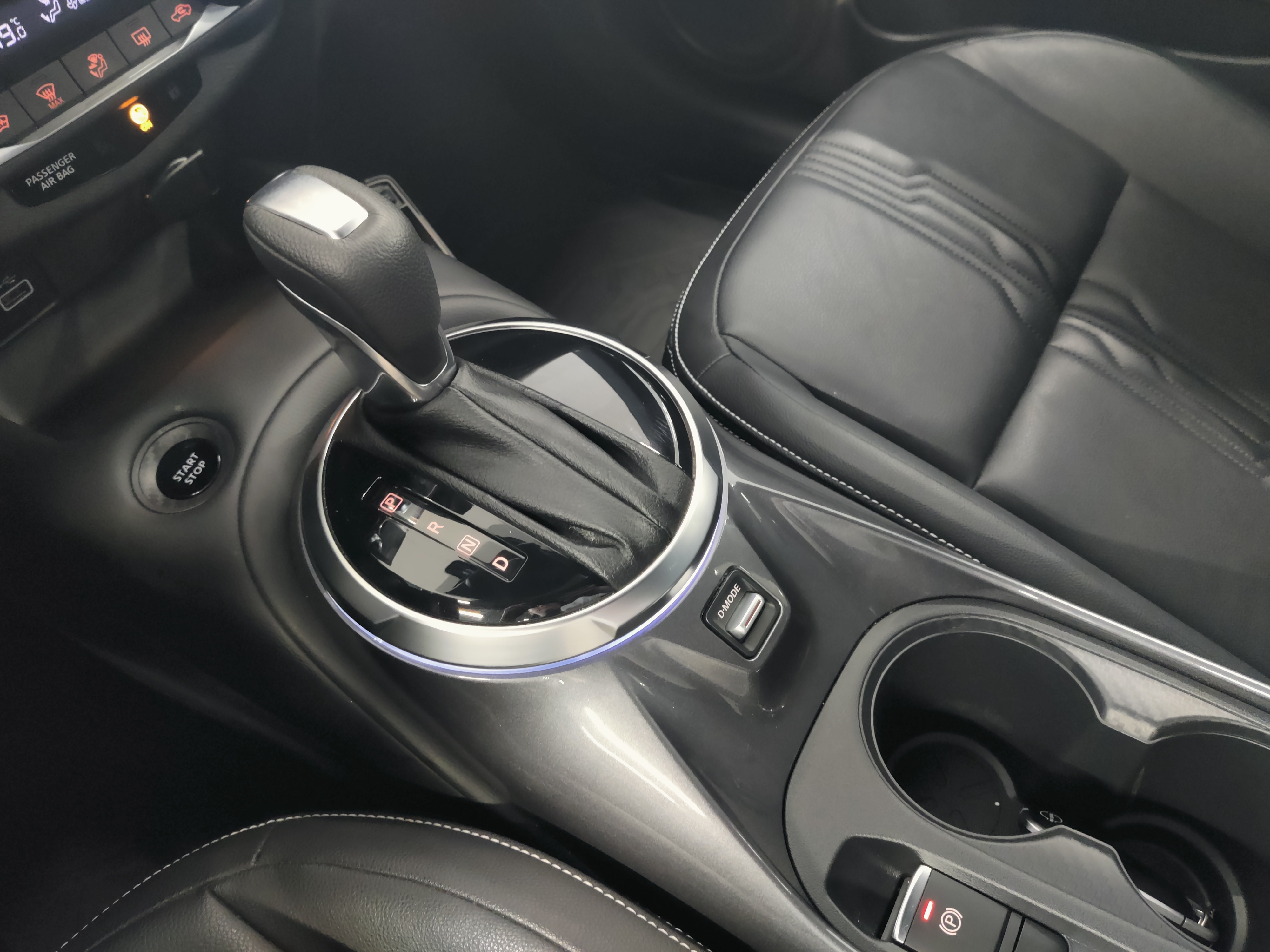 Nissan JUKE DIG-T 143HP 4AMT TEKNA 19+ NAVI HEV TAKUU 24KK/40T