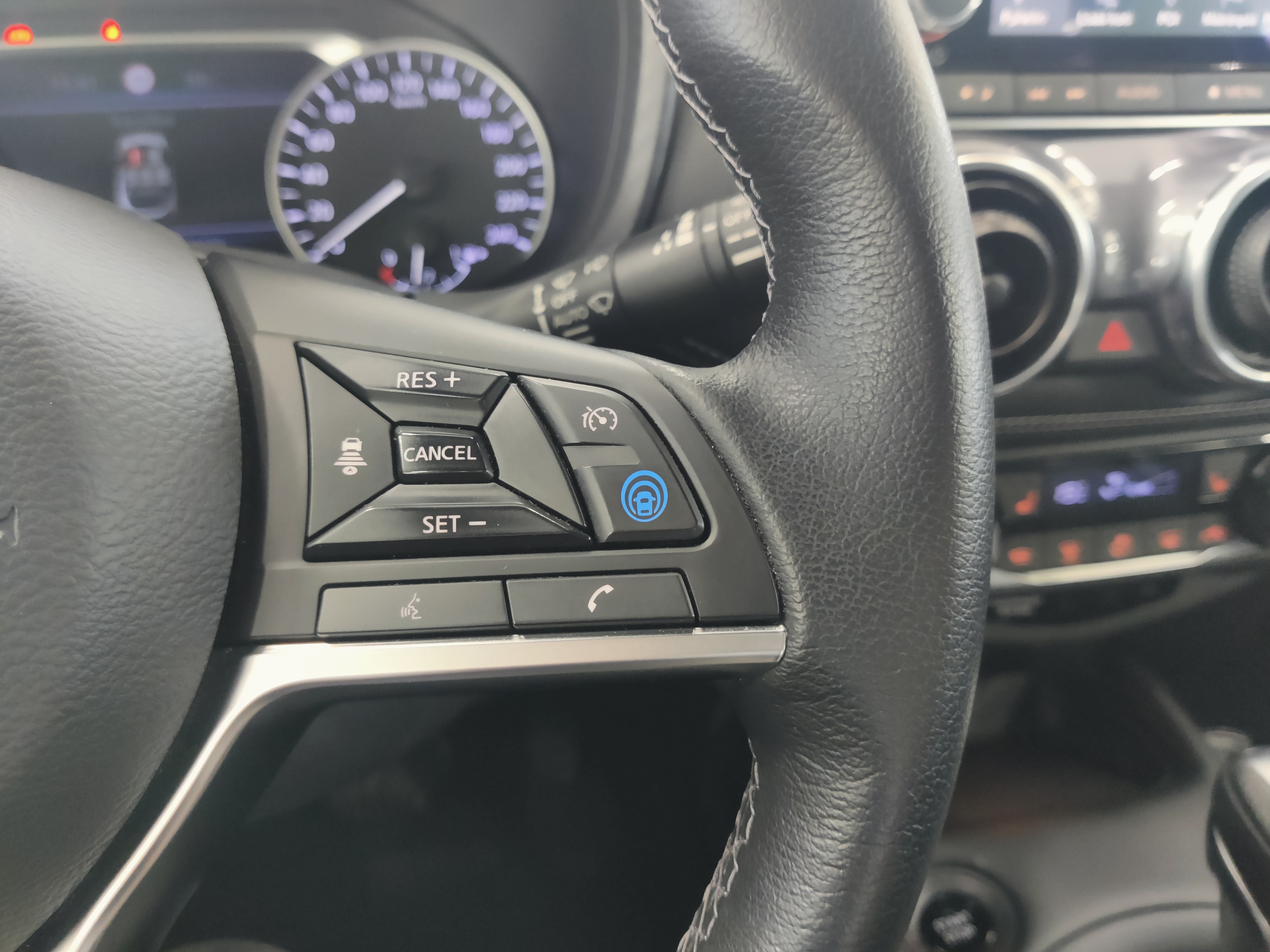 Nissan JUKE DIG-T 143HP 4AMT TEKNA 19+ NAVI HEV TAKUU 24KK/40T