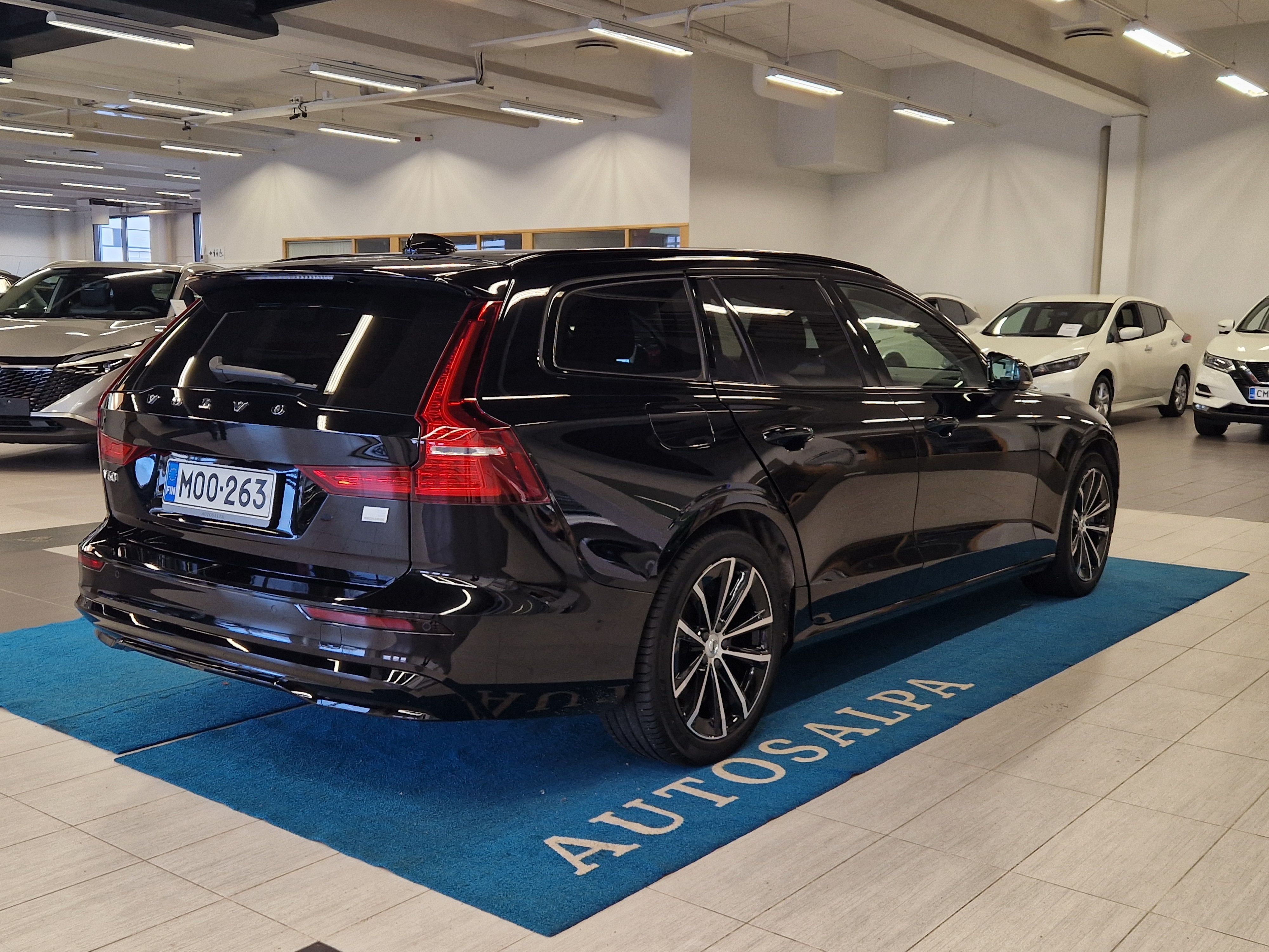 Volvo V60 T8 AWD LONG RANGE PLUS DARK TAKUU 24KK/40TKM.