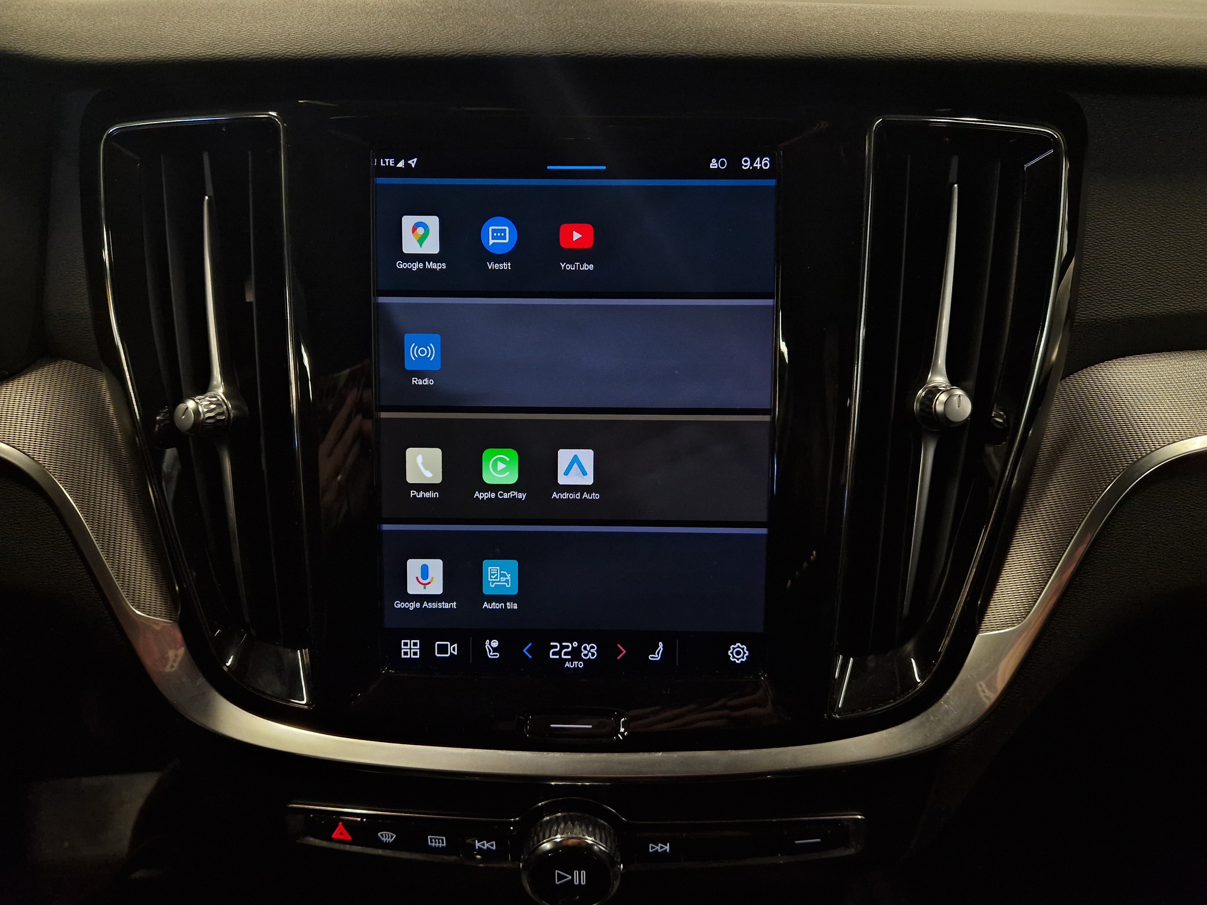 Volvo V60 T8 AWD LONG RANGE PLUS DARK TAKUU 24KK/40TKM.