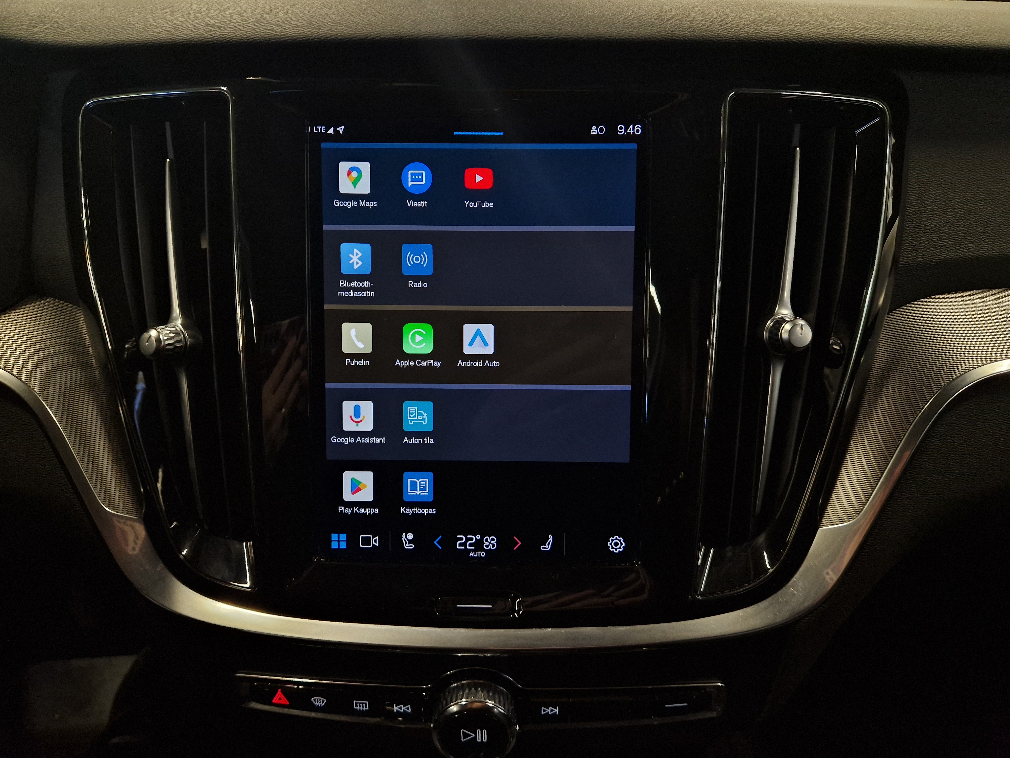 Volvo V60 T8 AWD LONG RANGE PLUS DARK TAKUU 24KK/40TKM.