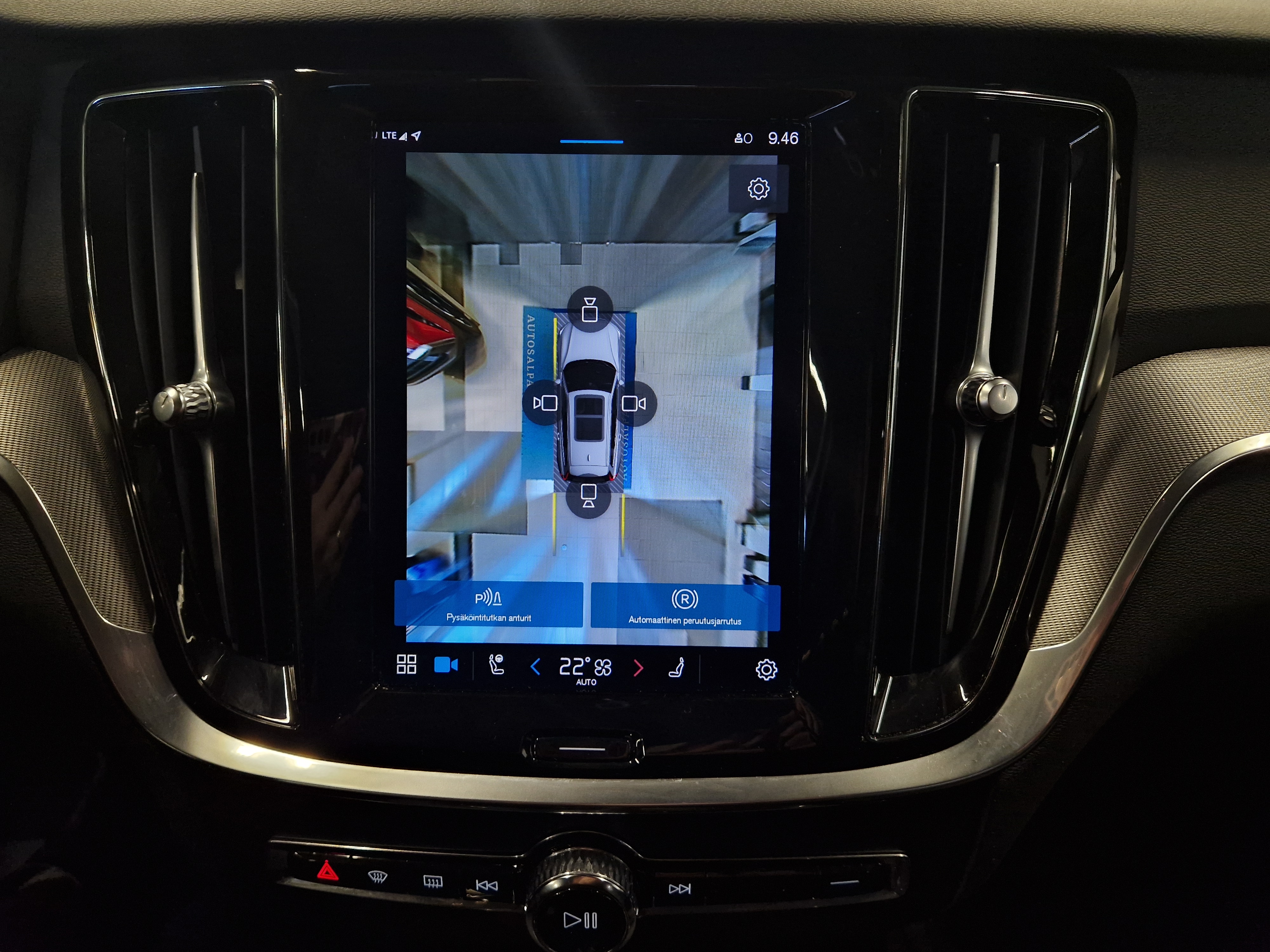 Volvo V60 T8 AWD LONG RANGE PLUS DARK TAKUU 24KK/40TKM.