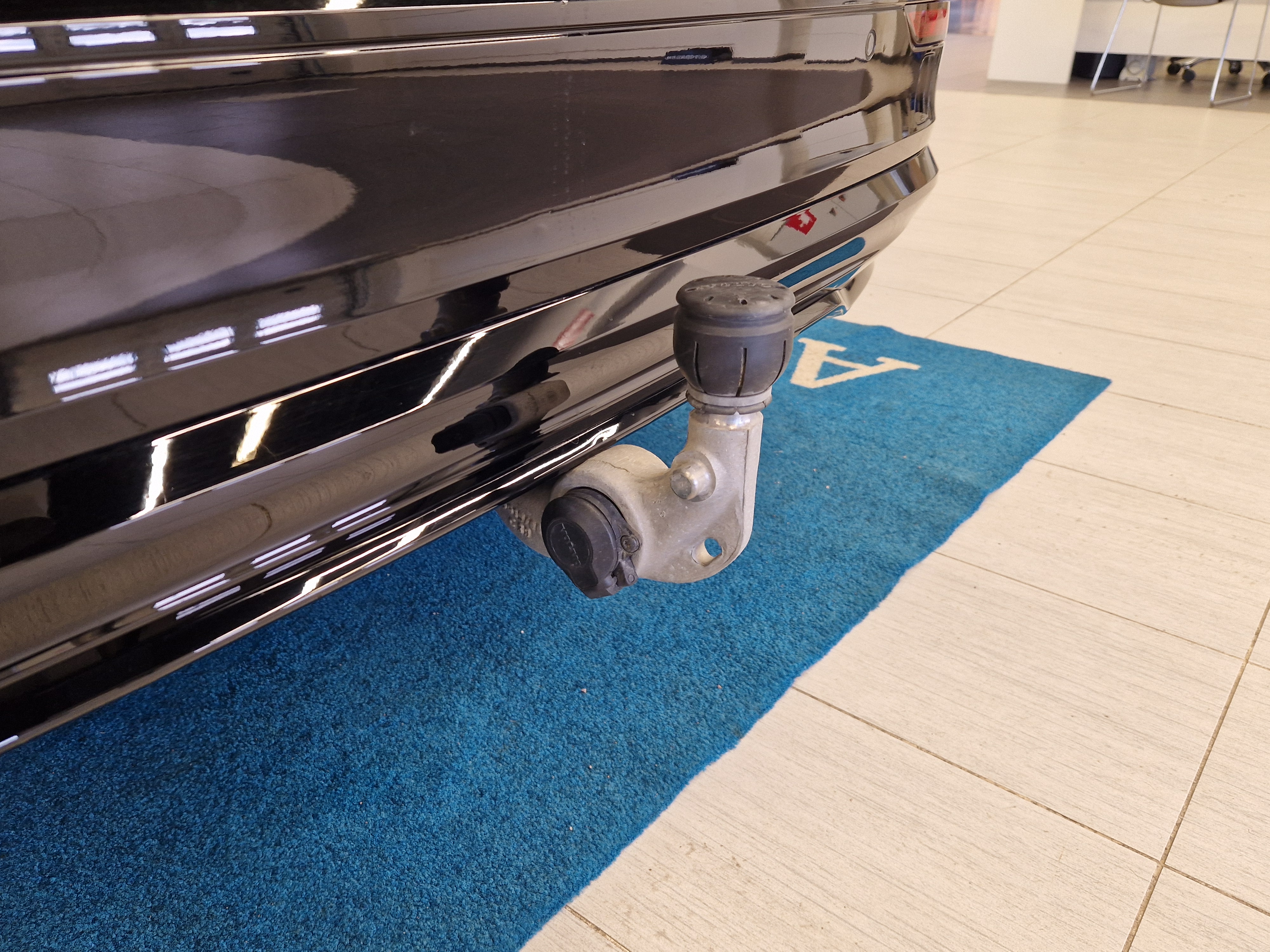 Volvo V60 T8 AWD LONG RANGE PLUS DARK TAKUU 24KK/40TKM.