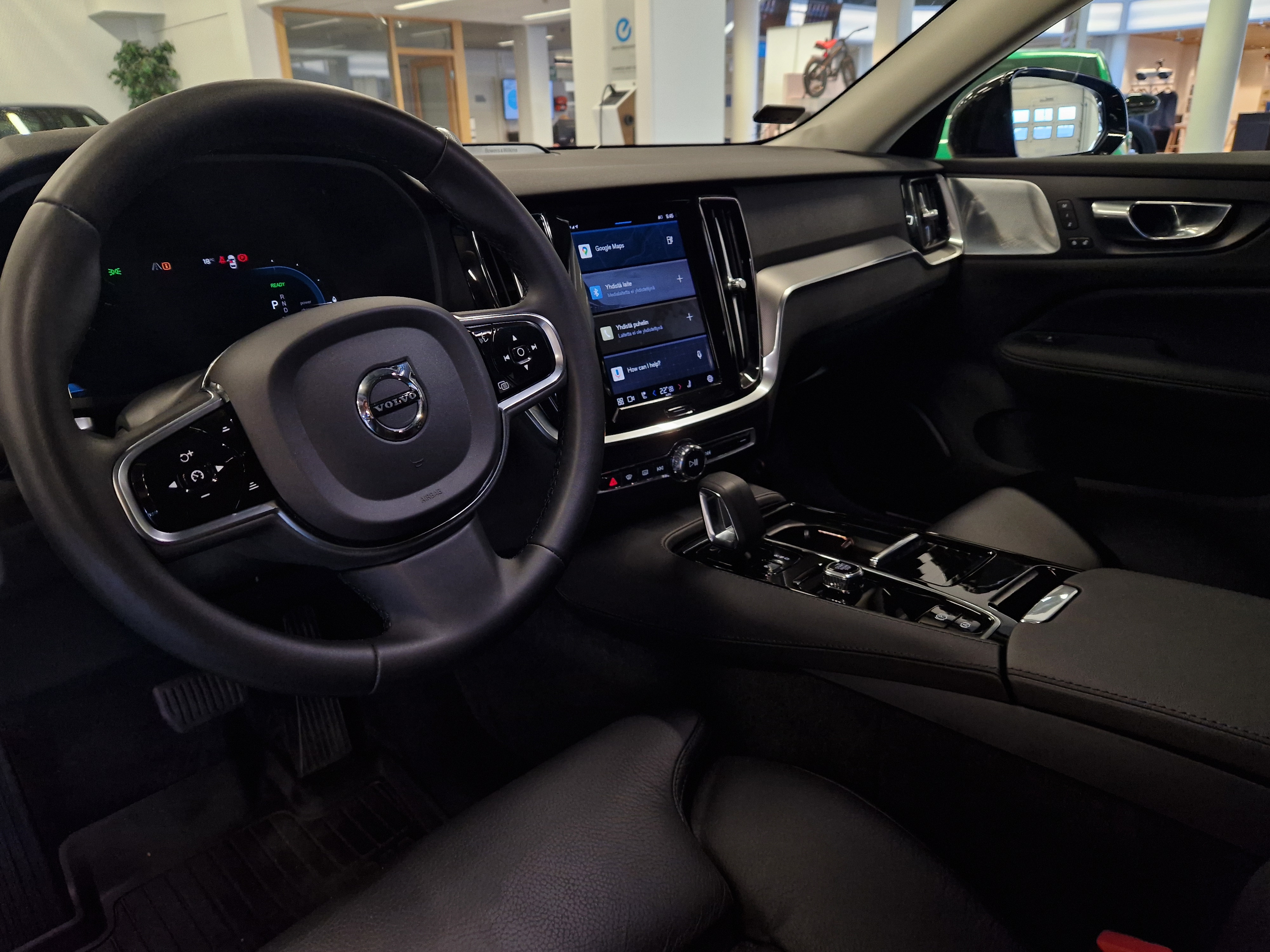 Volvo V60 T8 AWD LONG RANGE PLUS DARK TAKUU 24KK/40TKM.