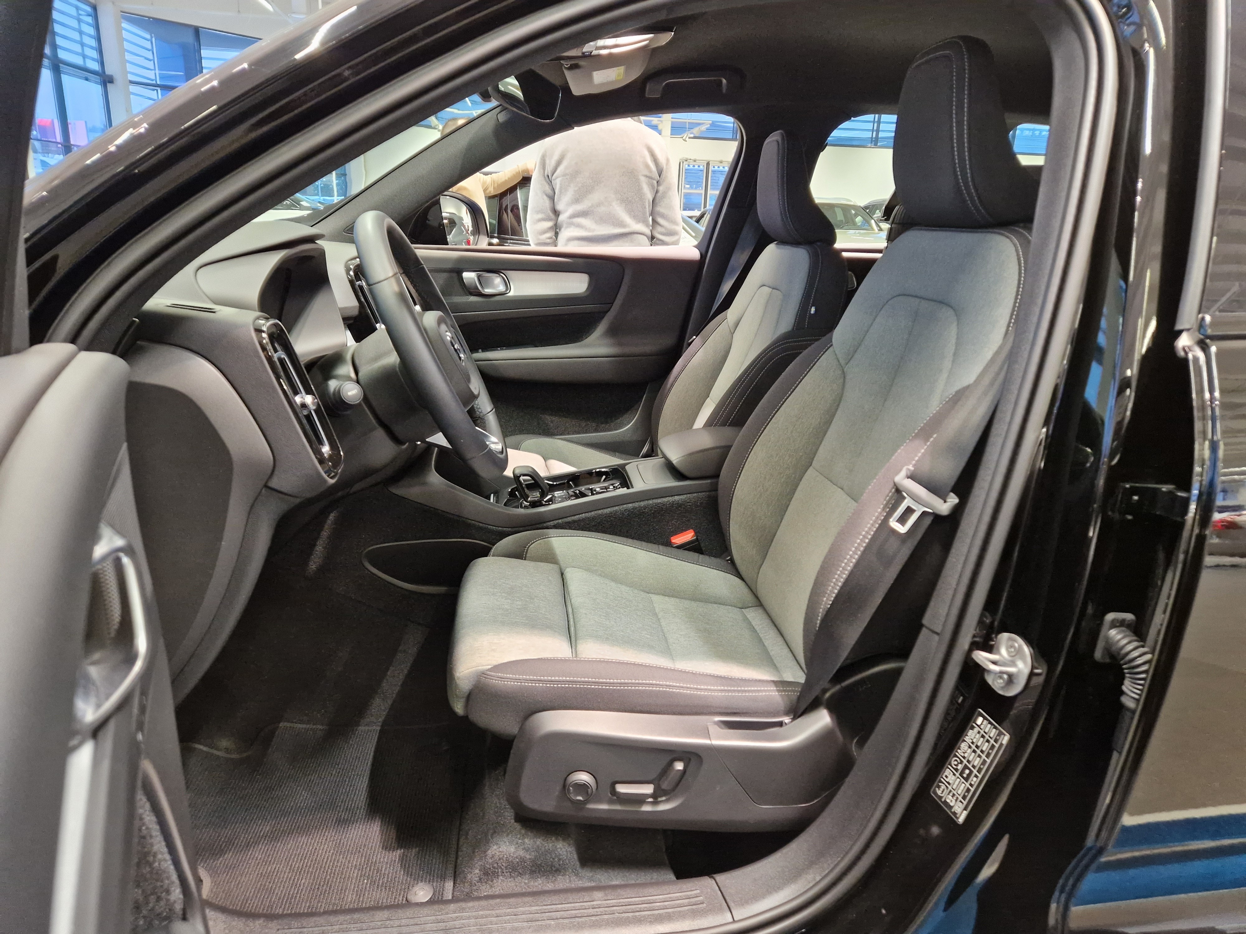 Volvo XC40 B3 MHEV PLUS DARK DCT TAKUU 24KK/40TKM