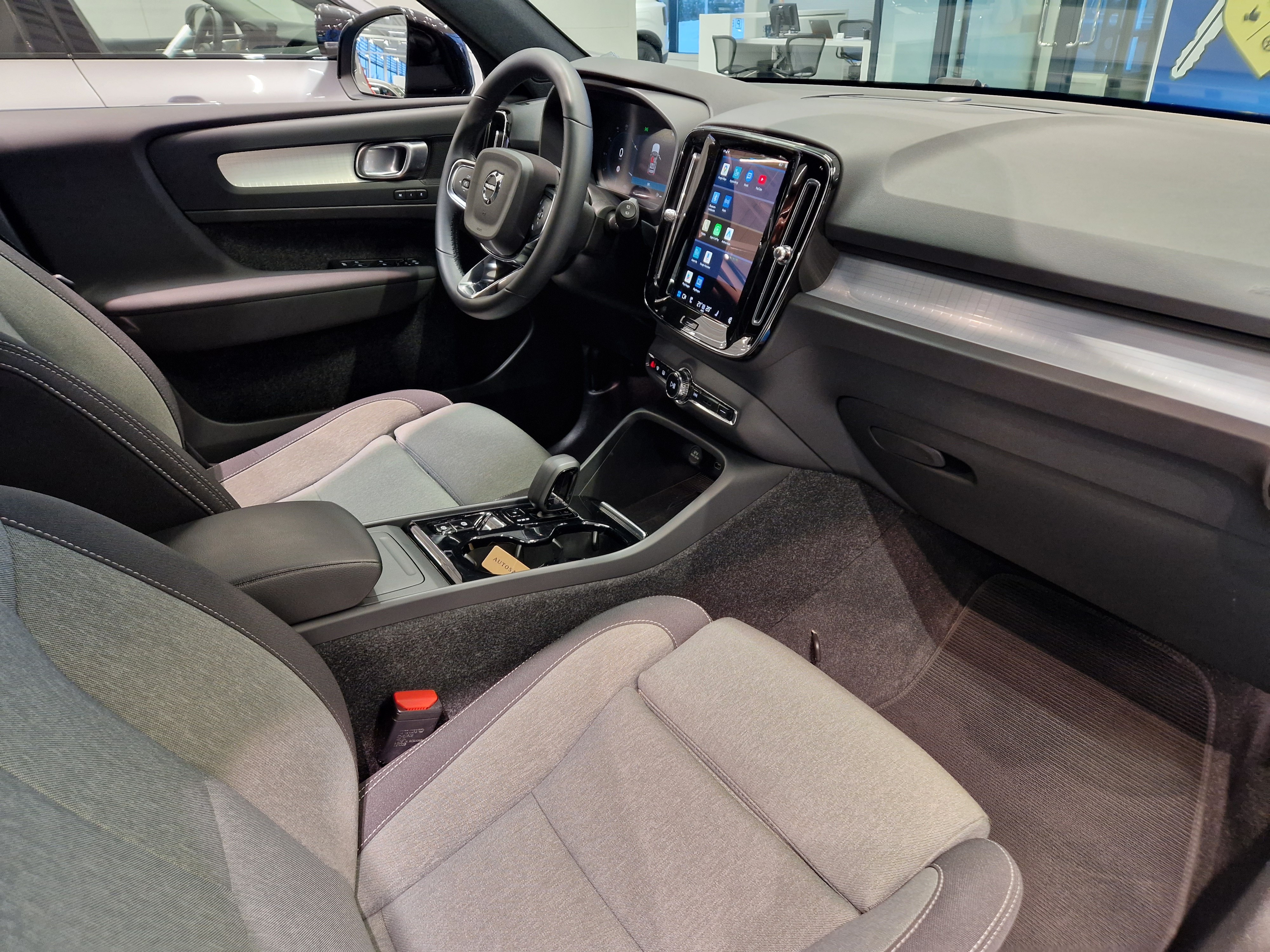 Volvo XC40 B3 MHEV PLUS DARK DCT TAKUU 24KK/40TKM