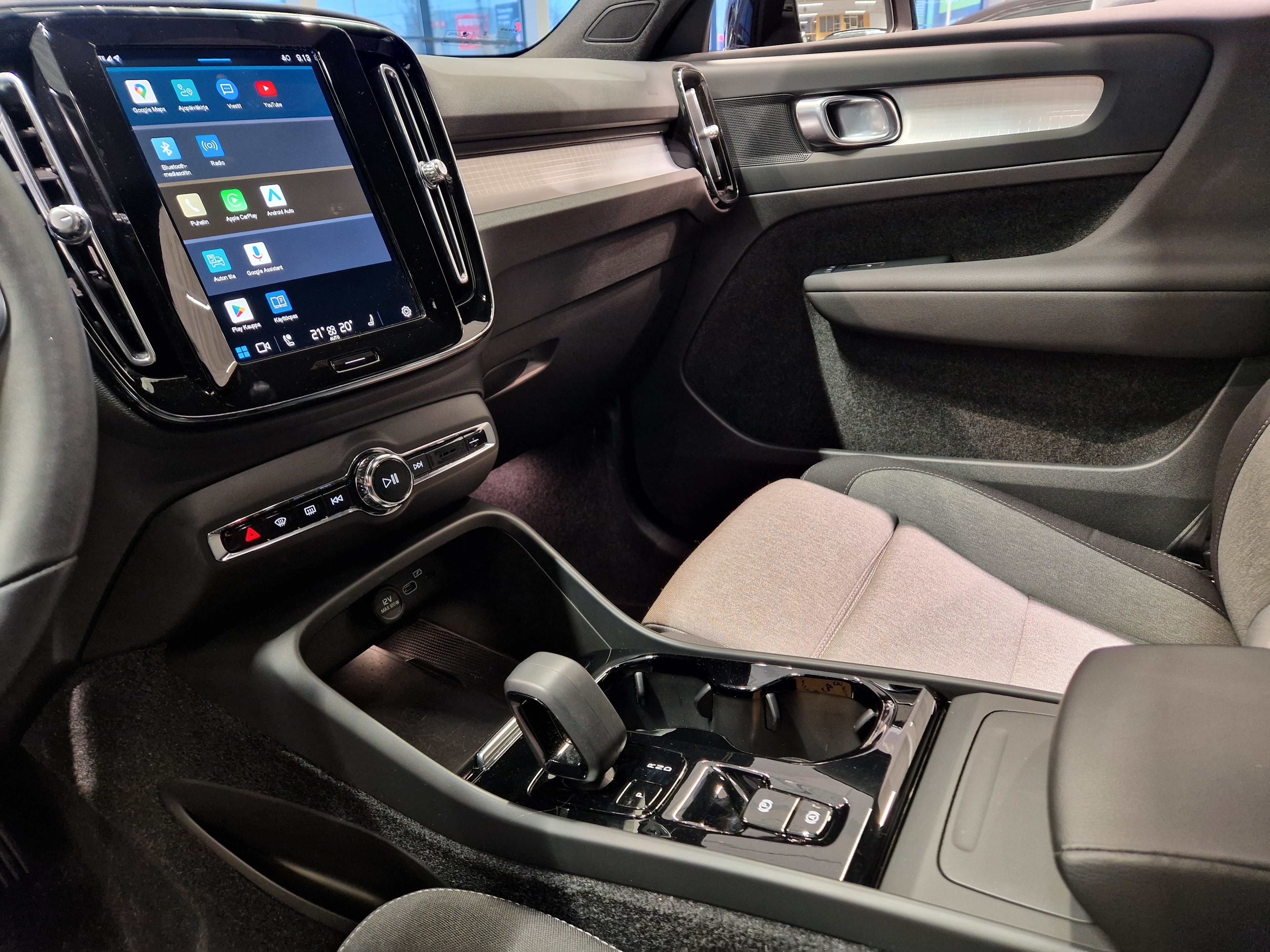 Volvo XC40 B3 MHEV PLUS DARK DCT TAKUU 24KK/40TKM