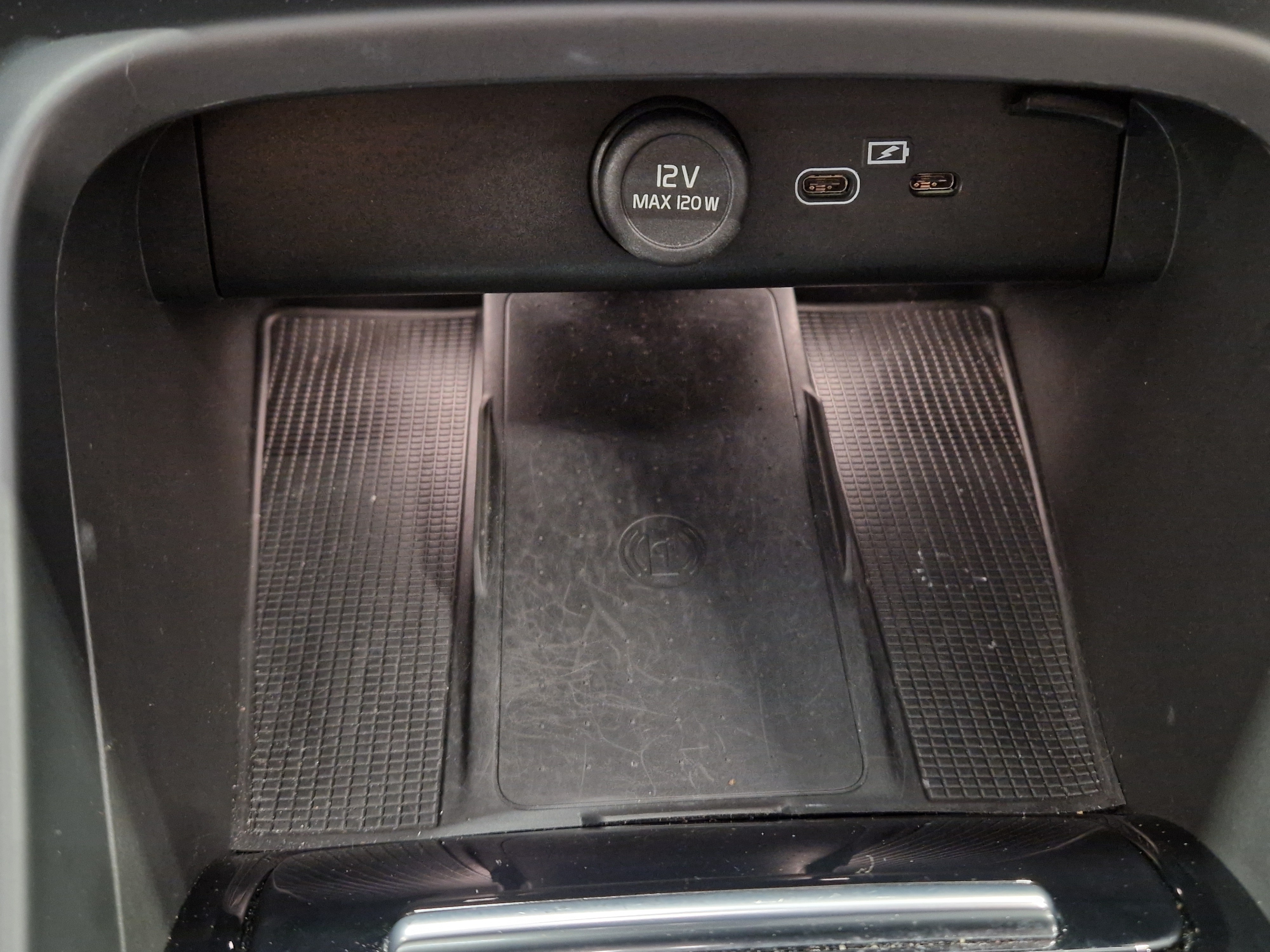 Volvo XC40 B3 MHEV PLUS DARK DCT TAKUU 24KK/40TKM