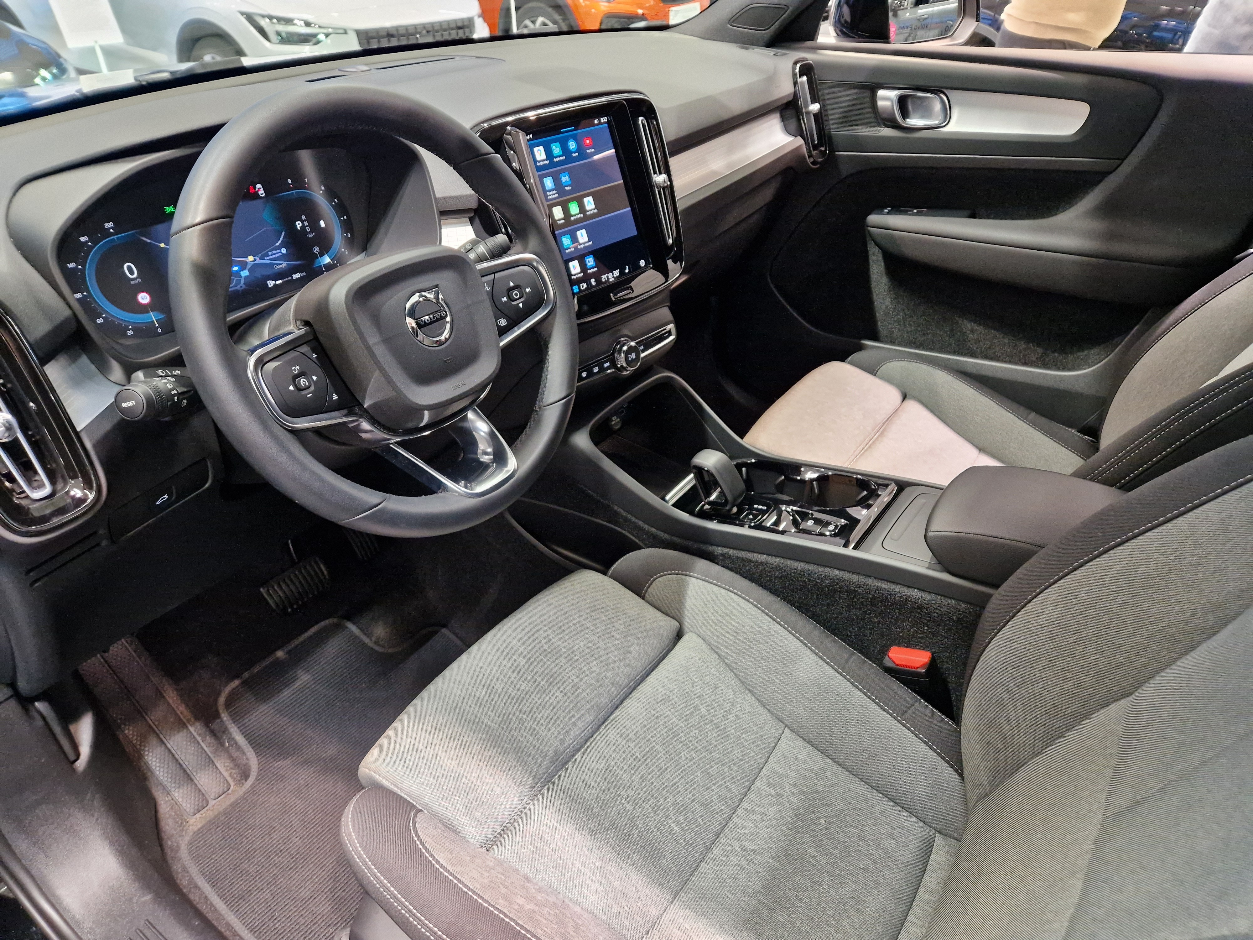 Volvo XC40 B3 MHEV PLUS DARK DCT TAKUU 24KK/40TKM