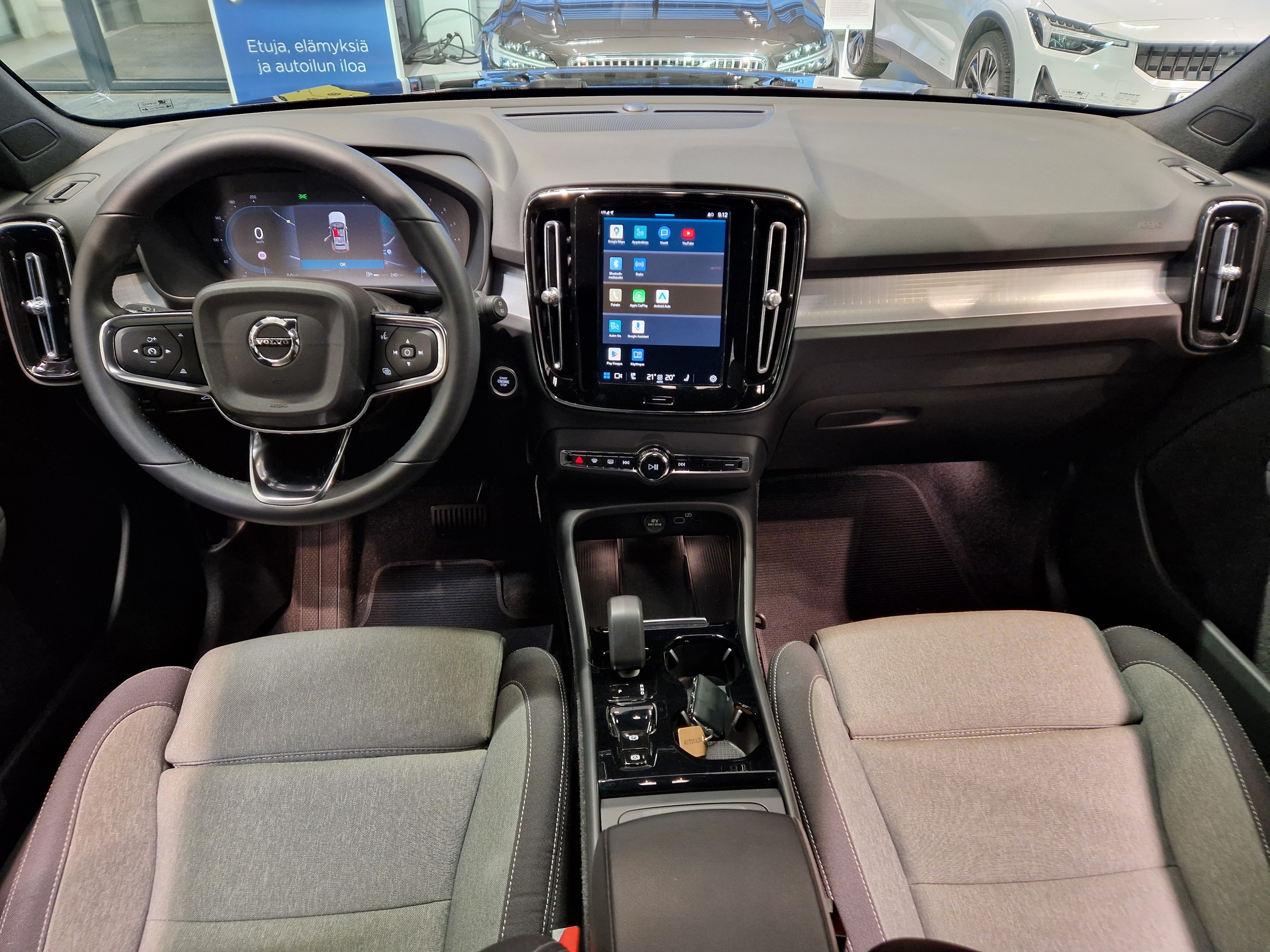 Volvo XC40 B3 MHEV PLUS DARK DCT TAKUU 24KK/40TKM