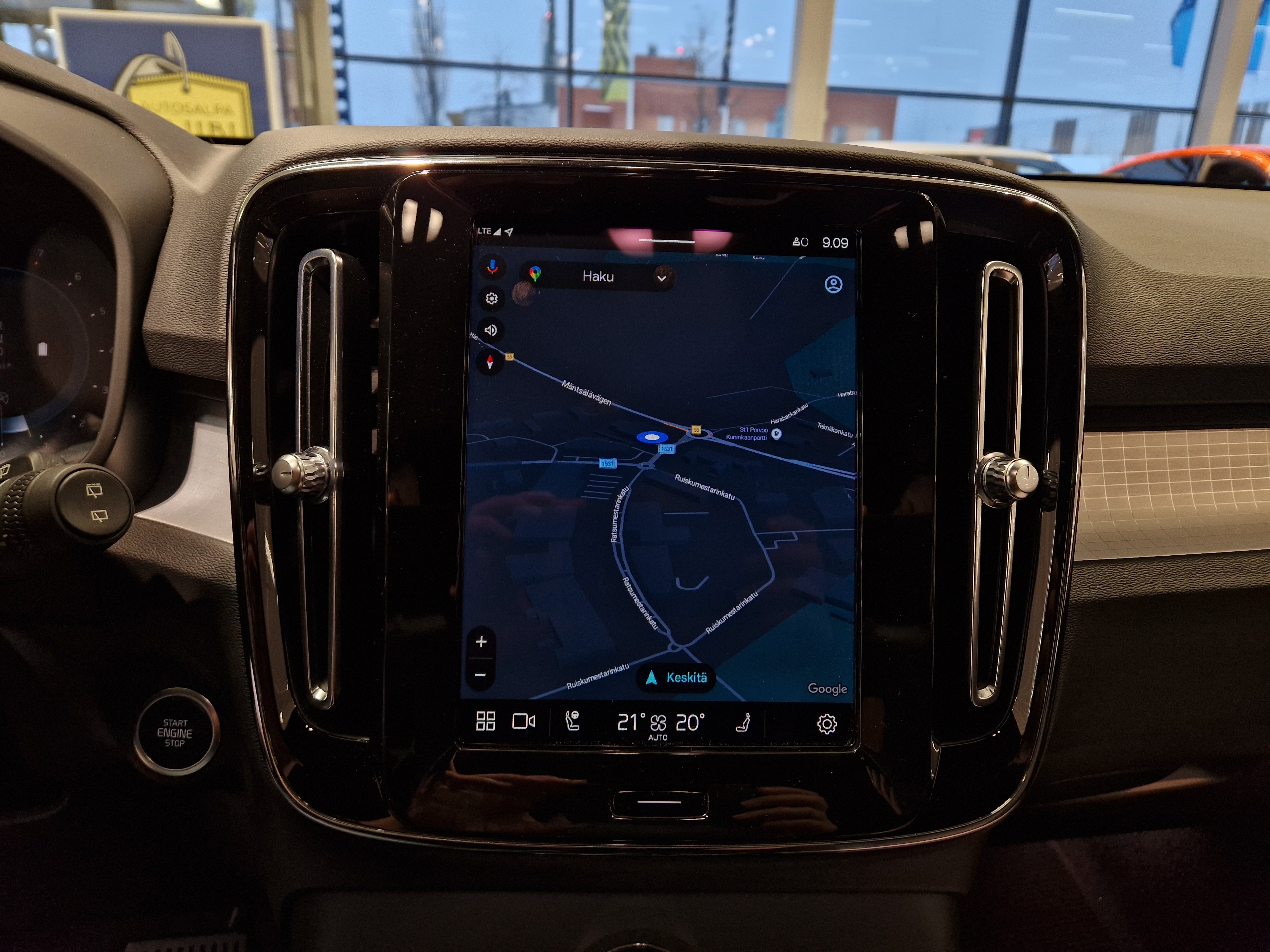 Volvo XC40 B3 MHEV PLUS DARK DCT TAKUU 24KK/40TKM