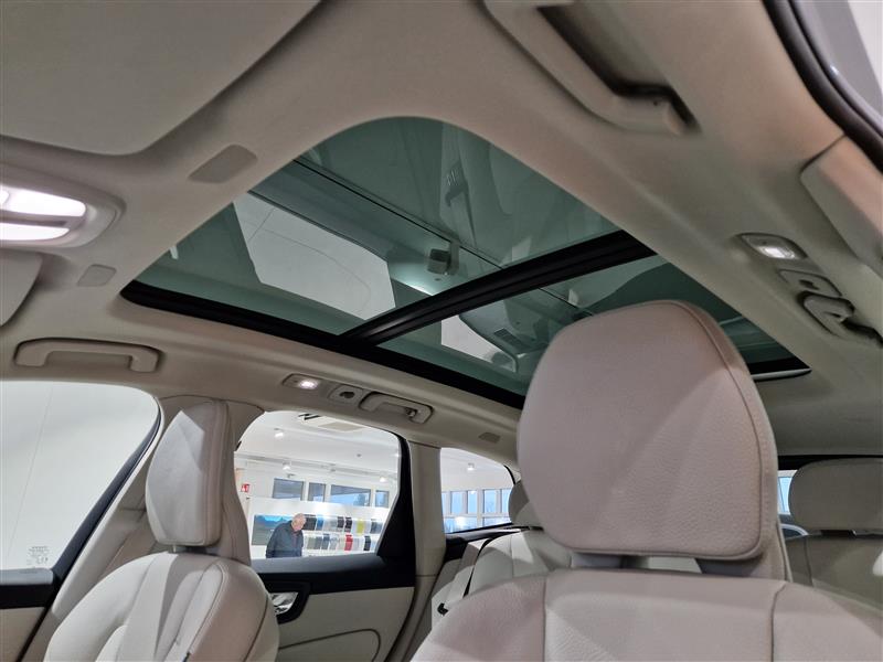 Volvo XC60 T6 AWD LONG RANGE PLUS BRIGHT. TAKUU 24KK/40TKM