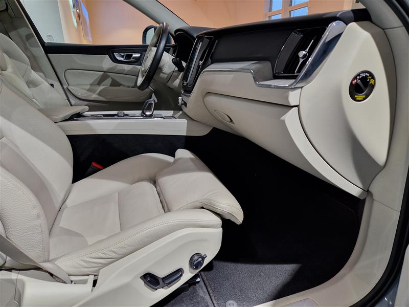 Volvo XC60 T6 AWD LONG RANGE PLUS BRIGHT. TAKUU 24KK/40TKM