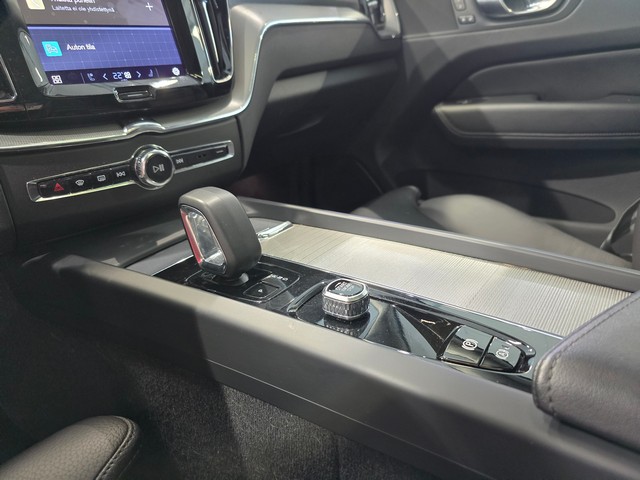 Volvo XC60 T8 AWD LONG RANGE PLUS DARK TAKUU 24KK/40TKM