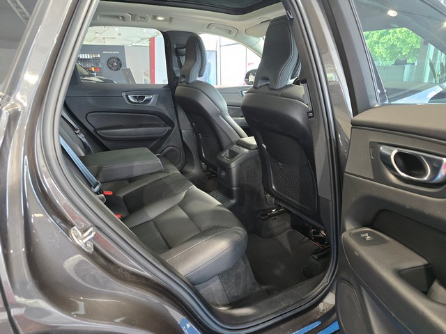 Volvo XC60 T8 AWD LONG RANGE PLUS DARK TAKUU 24KK/40TKM