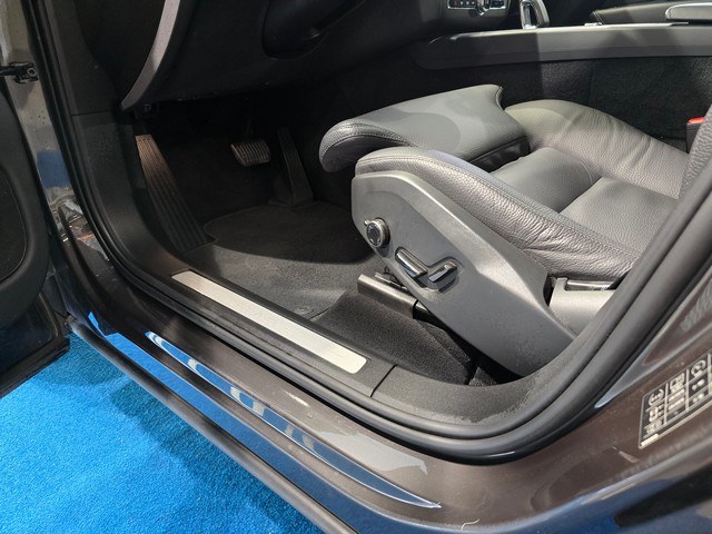 Volvo XC60 T8 AWD LONG RANGE PLUS DARK TAKUU 24KK/40TKM