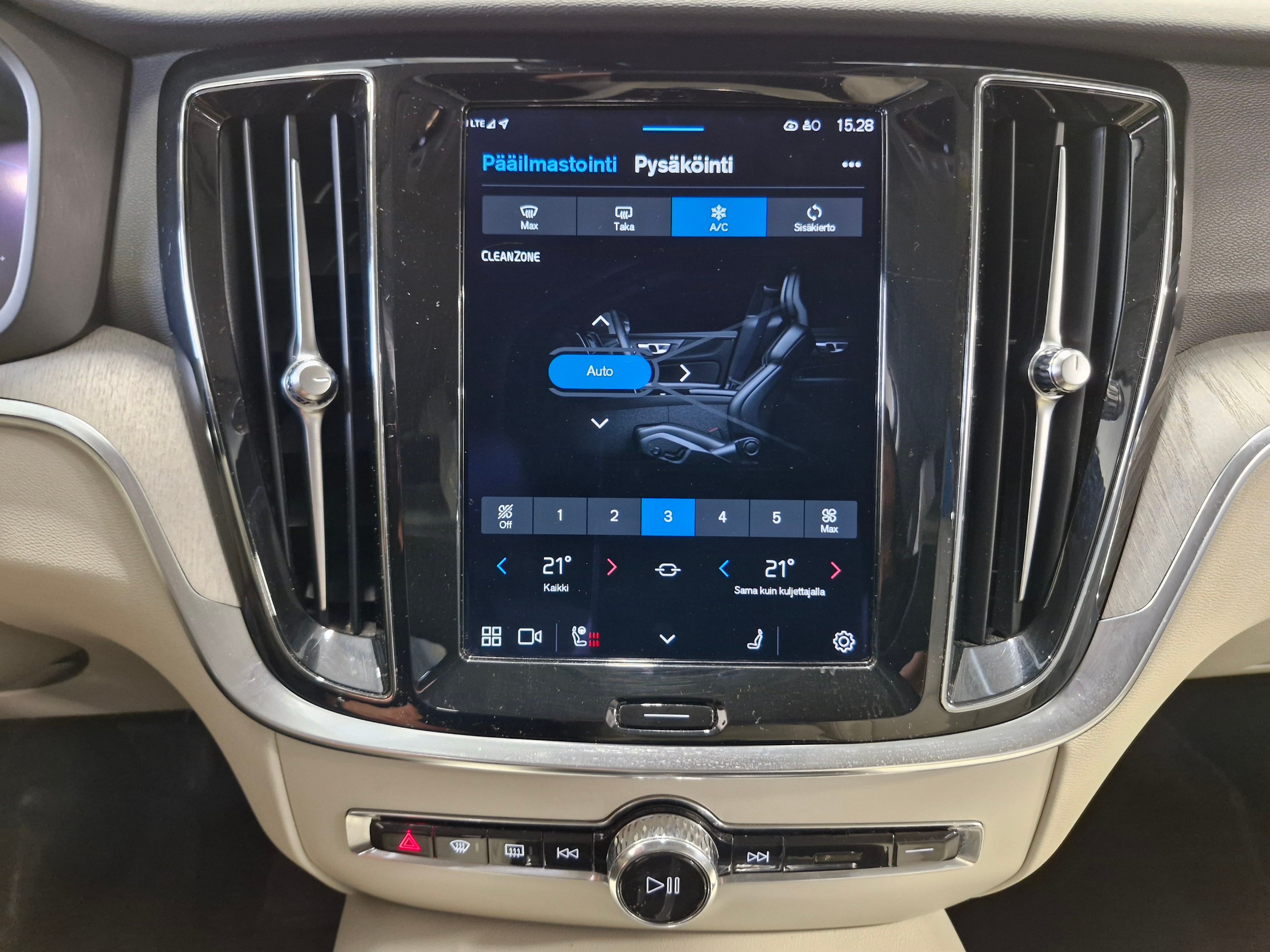 Volvo V60 T6 AWD LONG RANGE PLUS BRIGHT TAKUU 24KK/40TKM