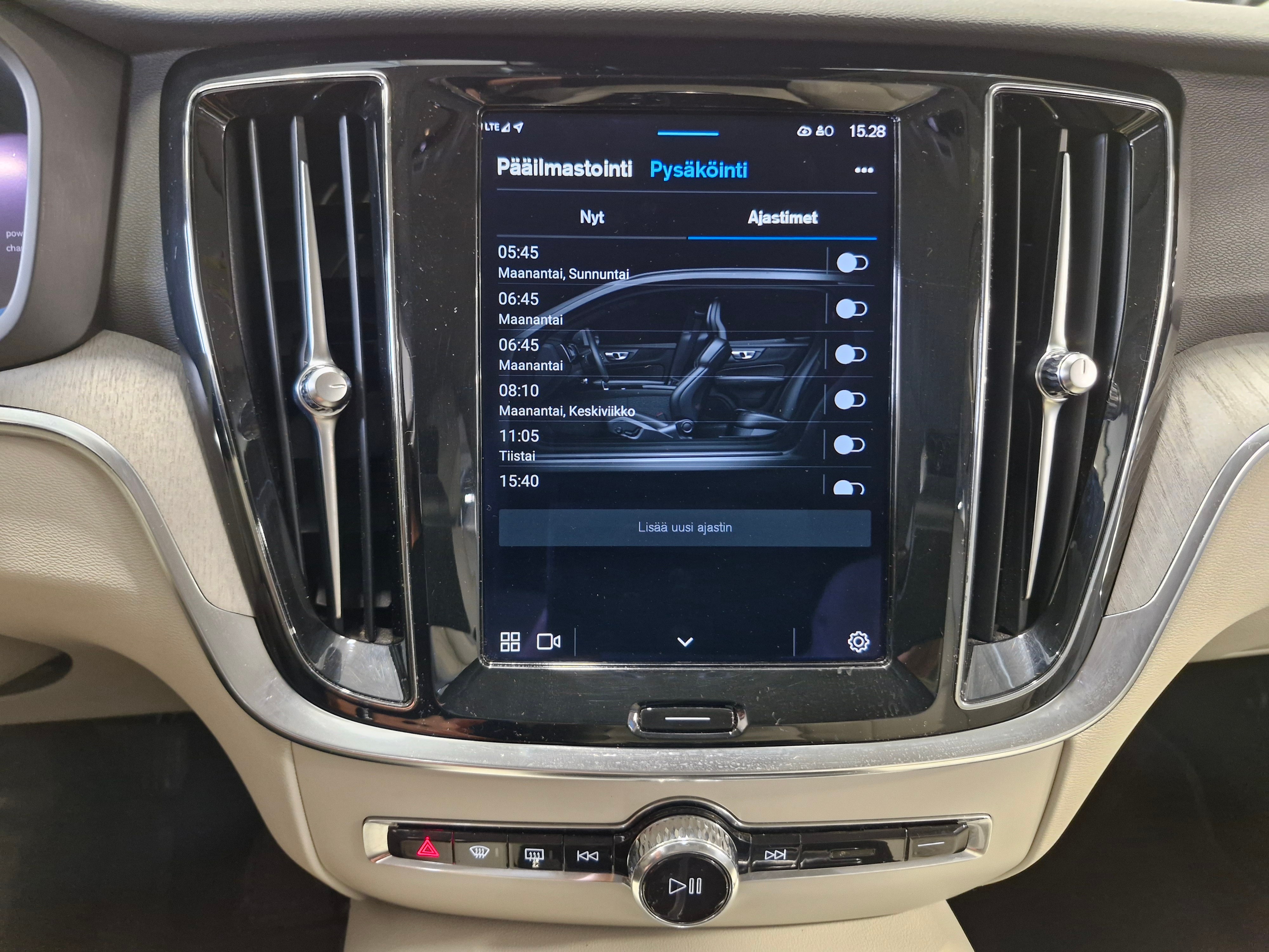 Volvo V60 T6 AWD LONG RANGE PLUS BRIGHT TAKUU 24KK/40TKM