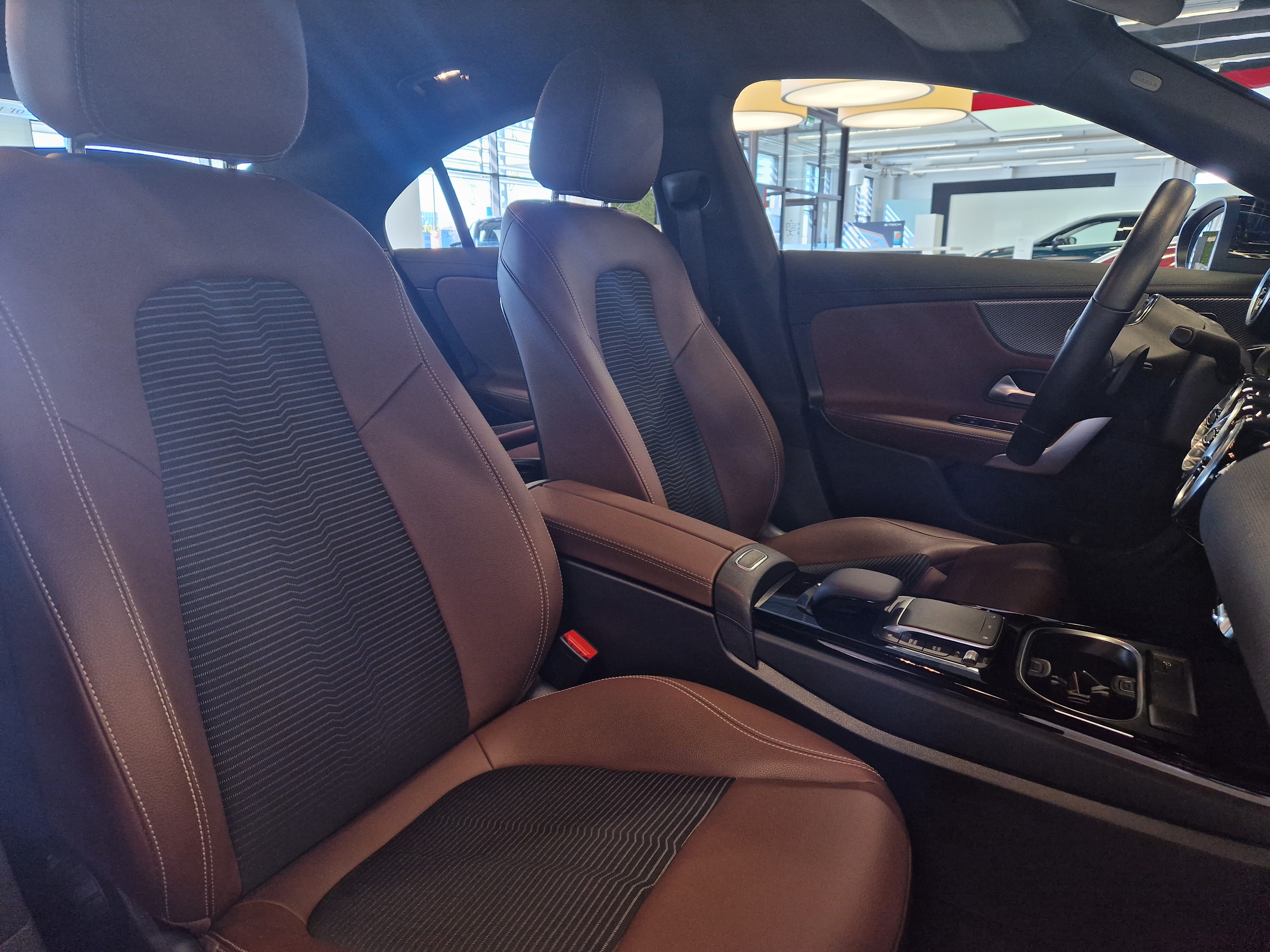 Mercedes-benz CLA 250 E A BUSINESS EDITION TAKUU 24KK/40TKM