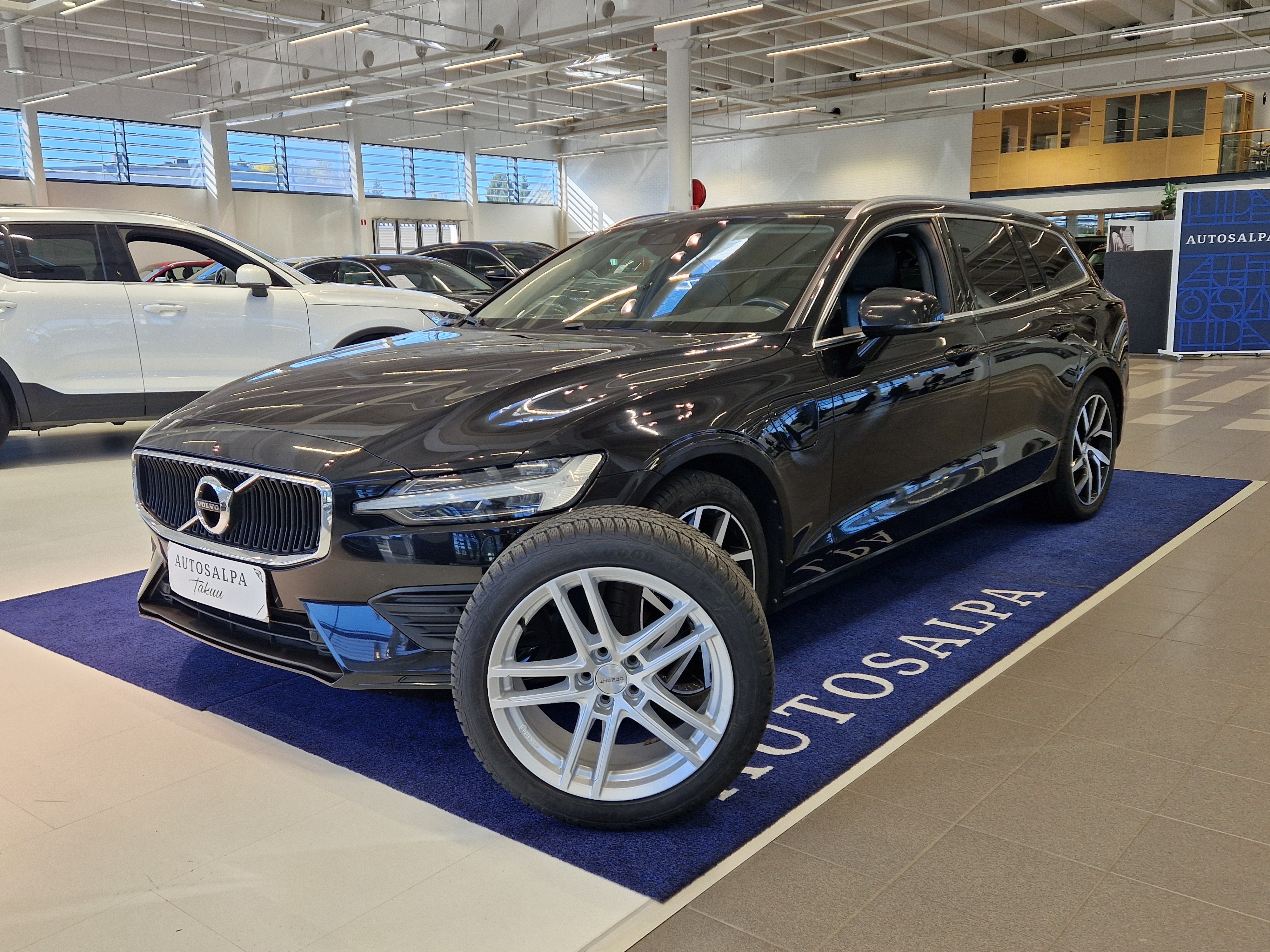 Volvo V60 T8 TwE AWD Momentum 2020, kuva 2/21