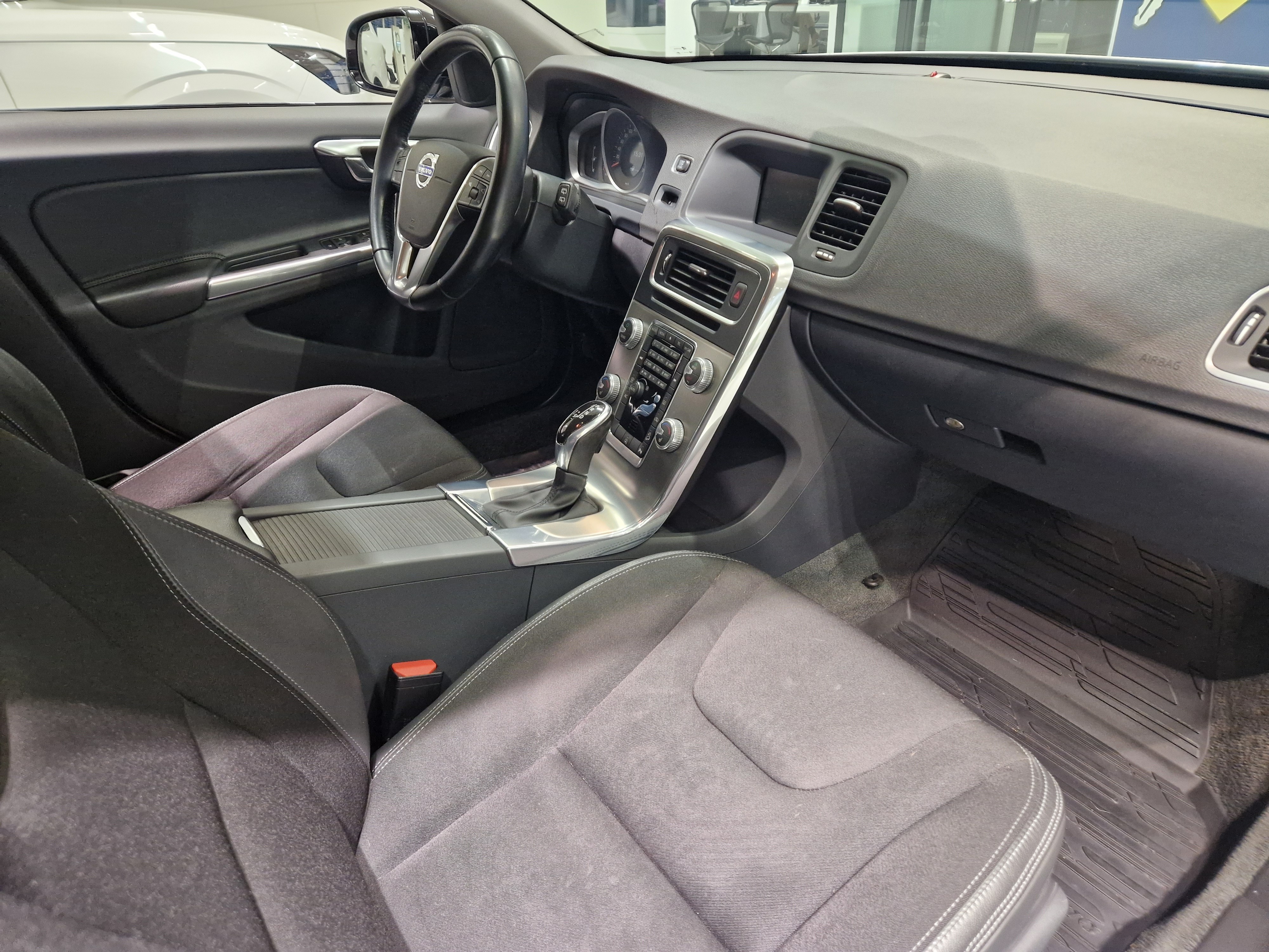 Volvo V60 CROSS COUNTRY D4 AWD MOMENTUM AUT