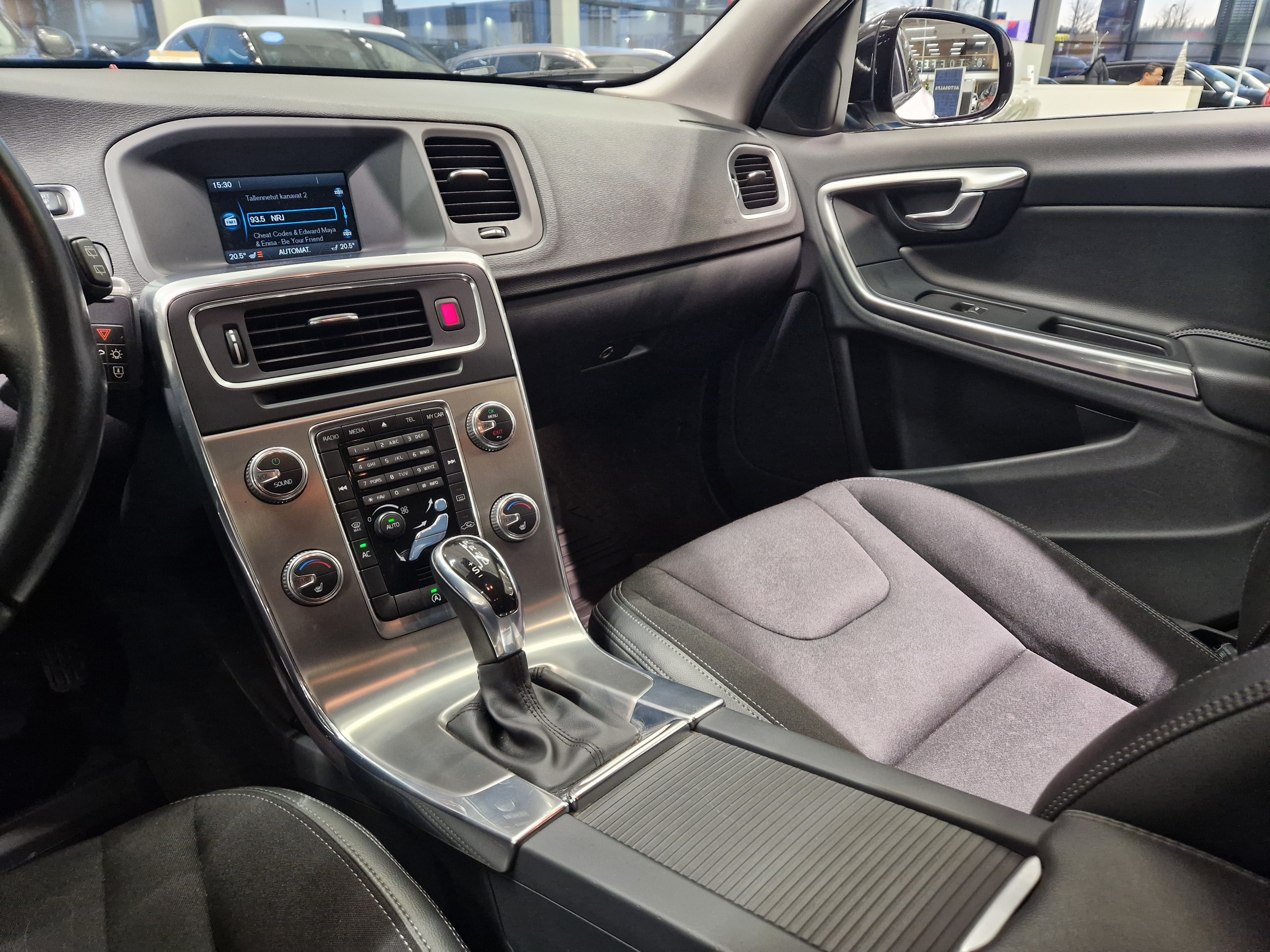 Volvo V60 CROSS COUNTRY D4 AWD MOMENTUM AUT