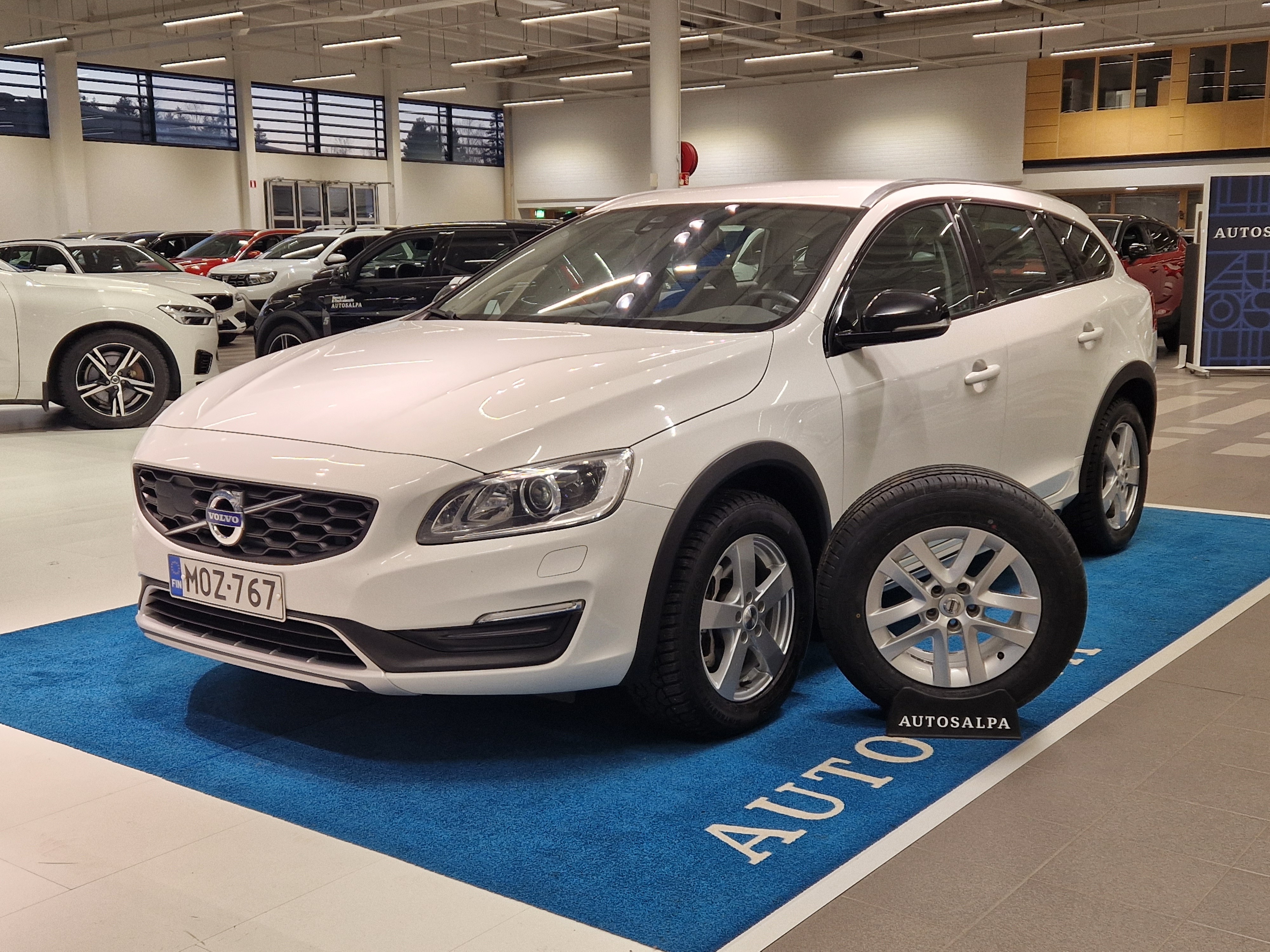 Volvo V60 CROSS COUNTRY D4 AWD MOMENTUM AUT