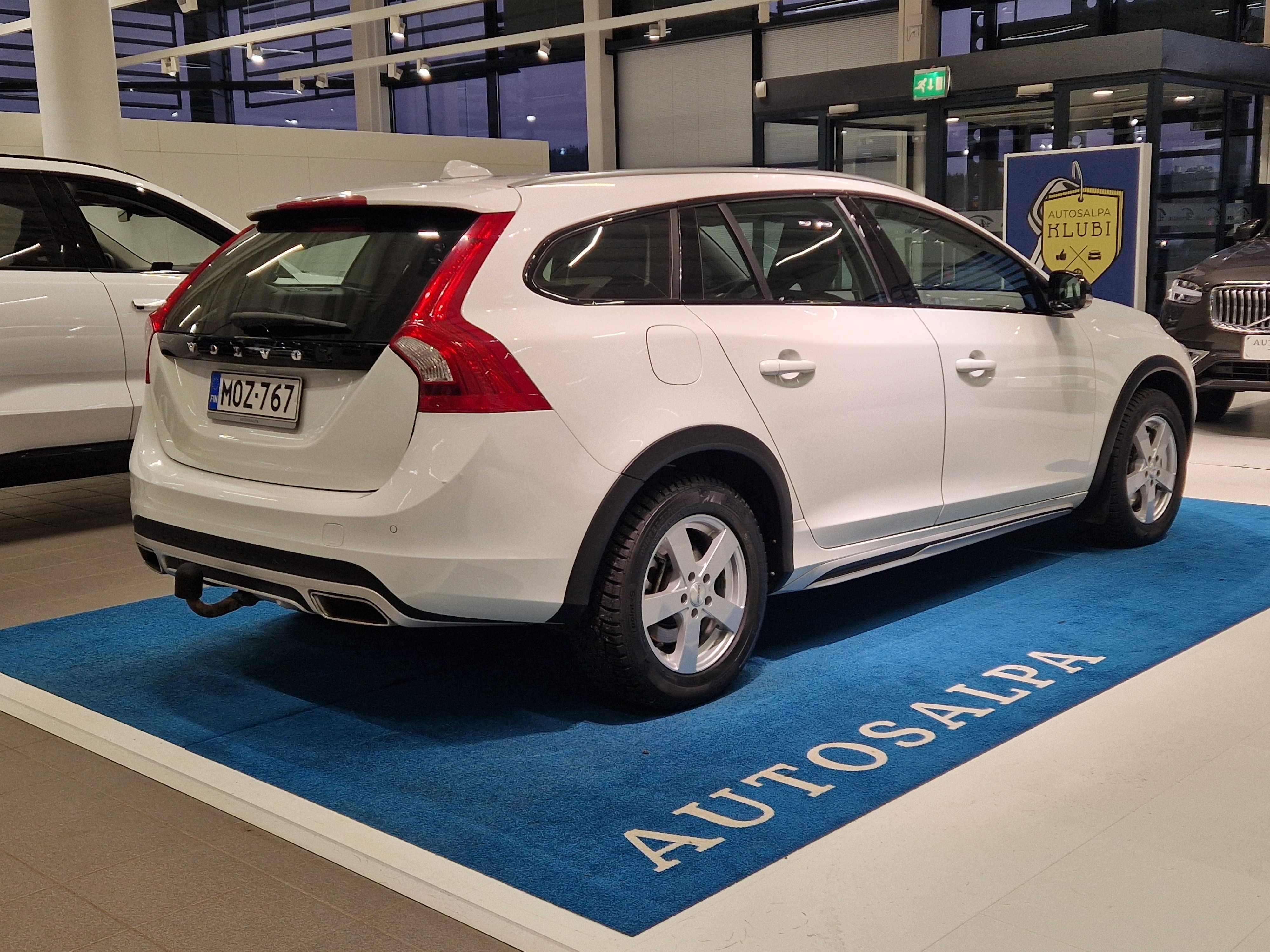 Volvo V60 CROSS COUNTRY D4 AWD MOMENTUM AUT