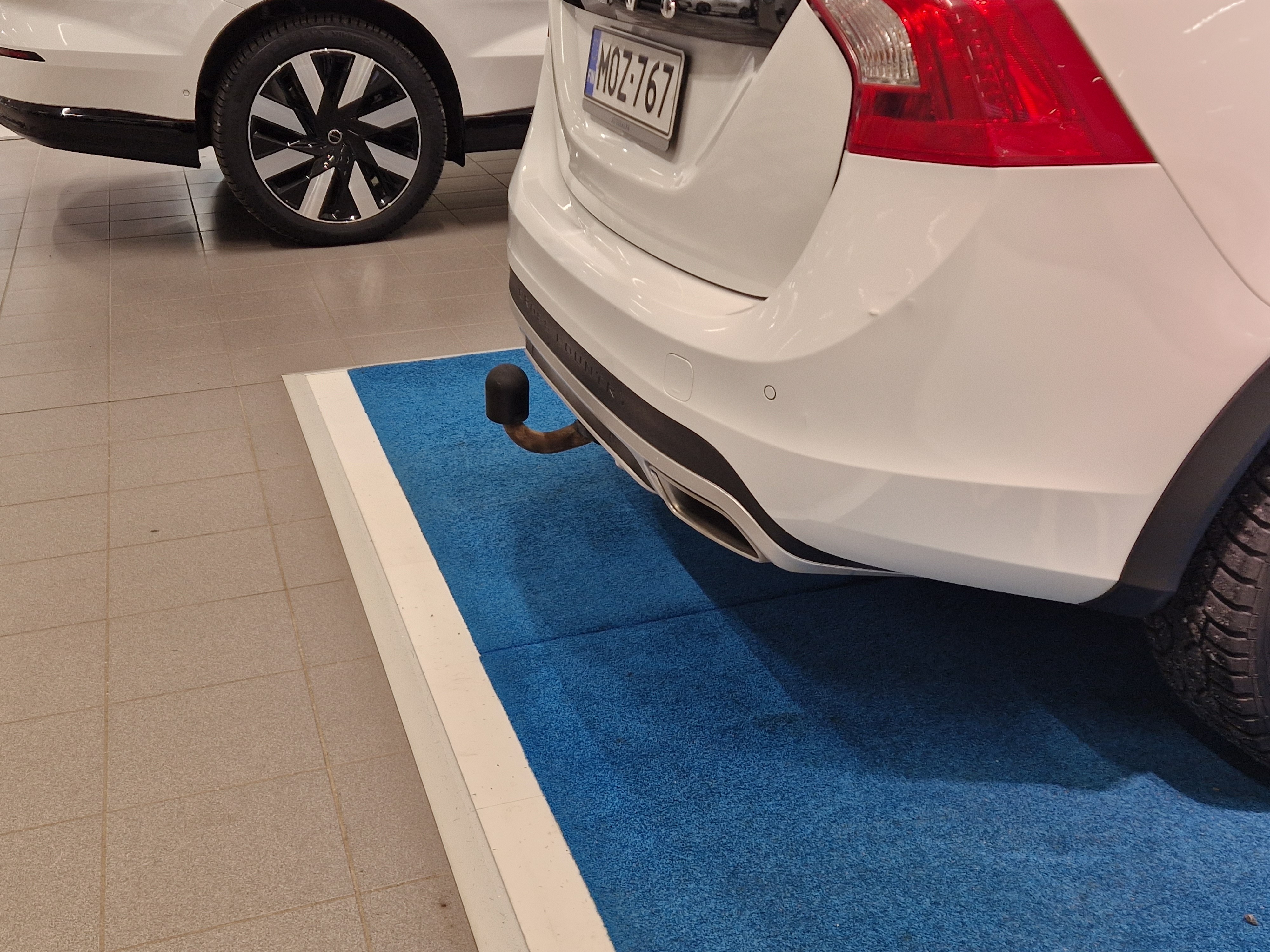 Volvo V60 CROSS COUNTRY D4 AWD MOMENTUM AUT