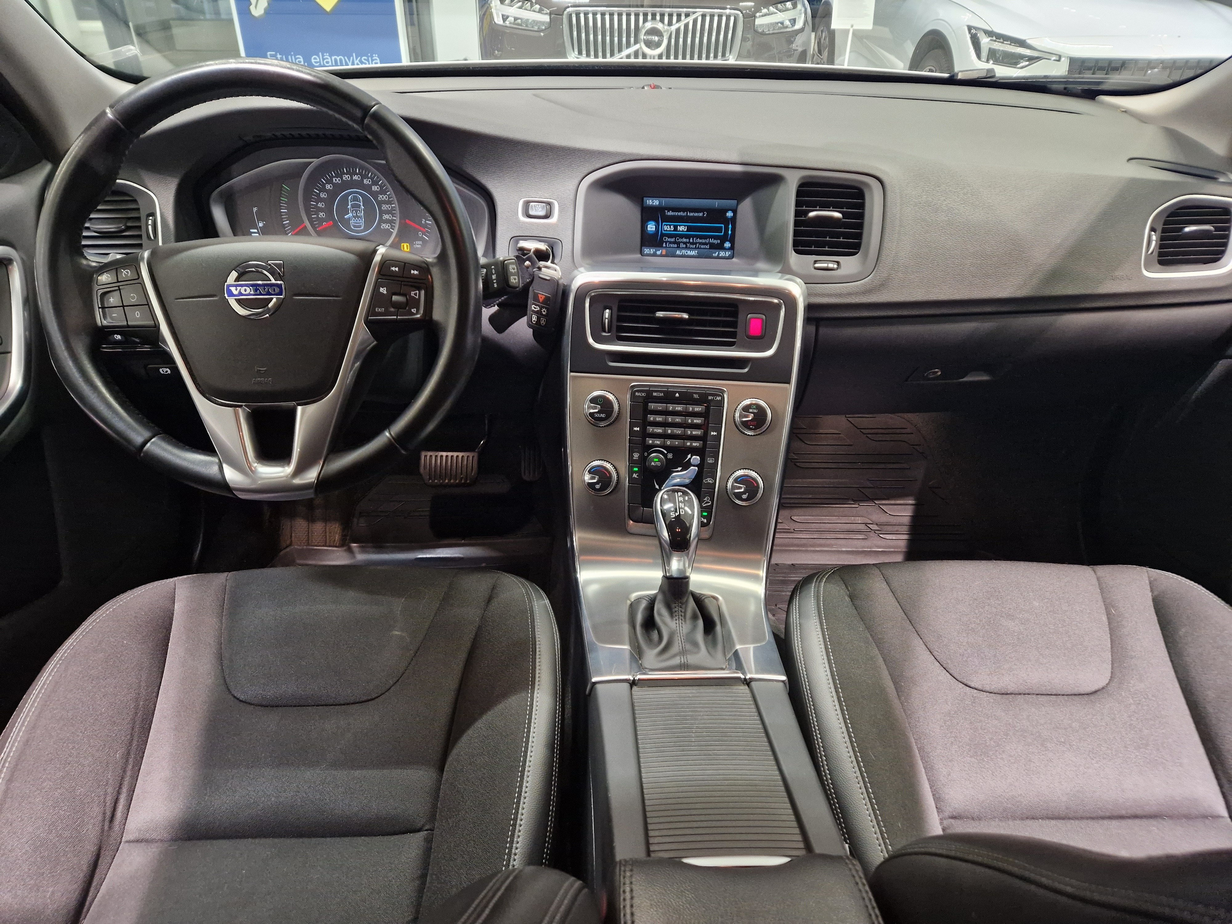 Volvo V60 CROSS COUNTRY D4 AWD MOMENTUM AUT