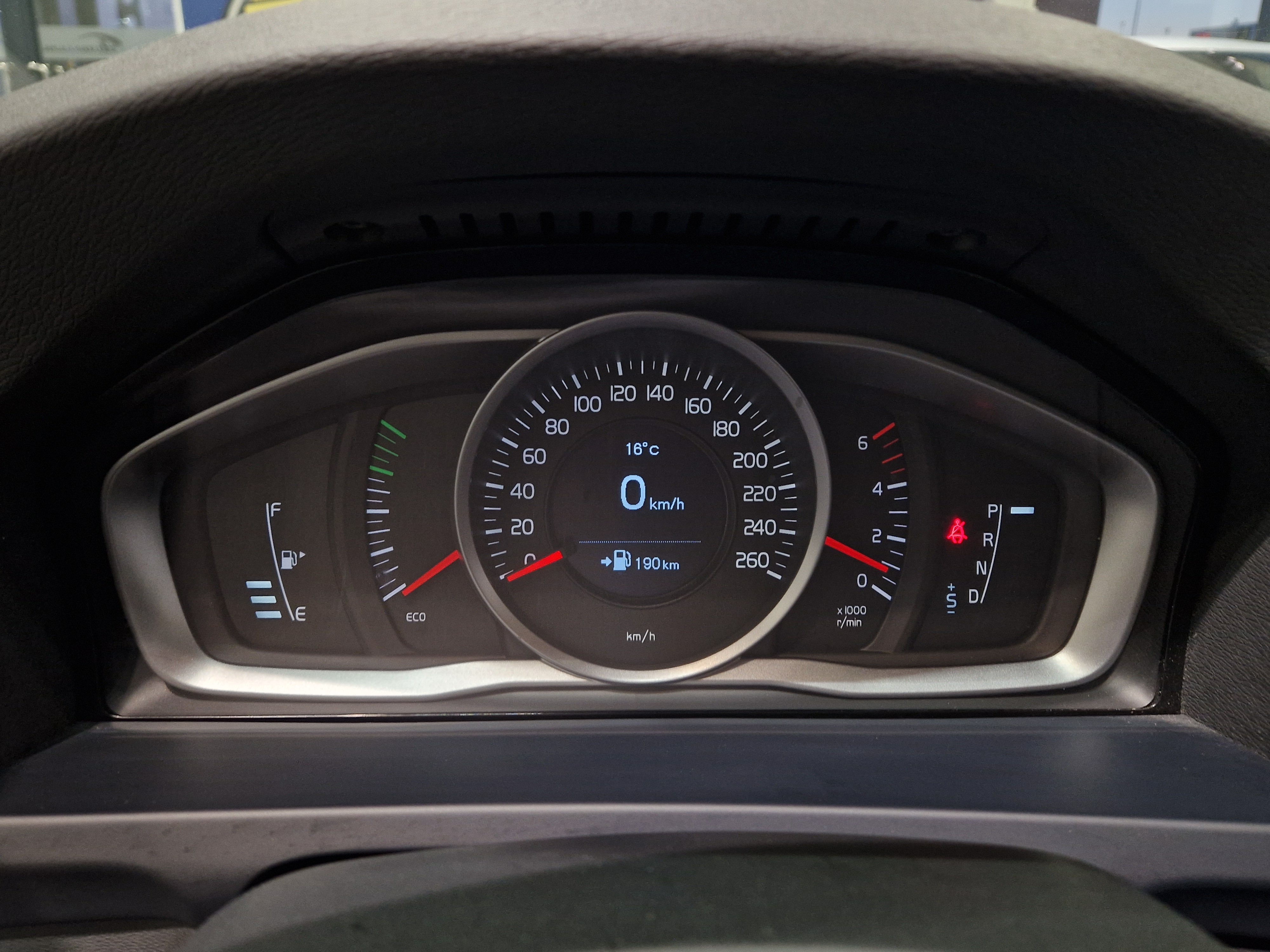 Volvo V60 CROSS COUNTRY D4 AWD MOMENTUM AUT