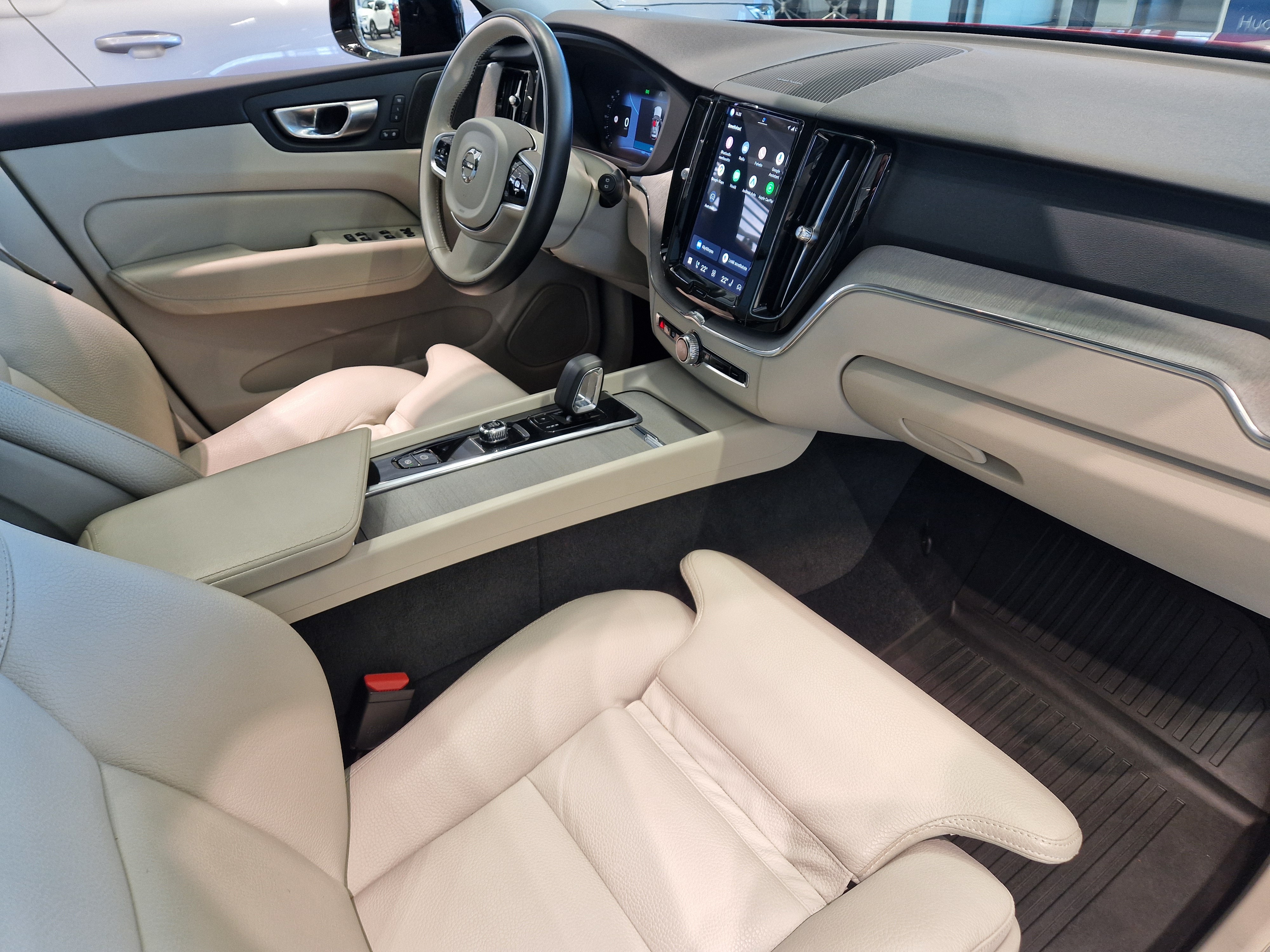 Volvo XC60 T8 AWD LONG RANGE PLUS DARK TAKUU 24KK/40TKM