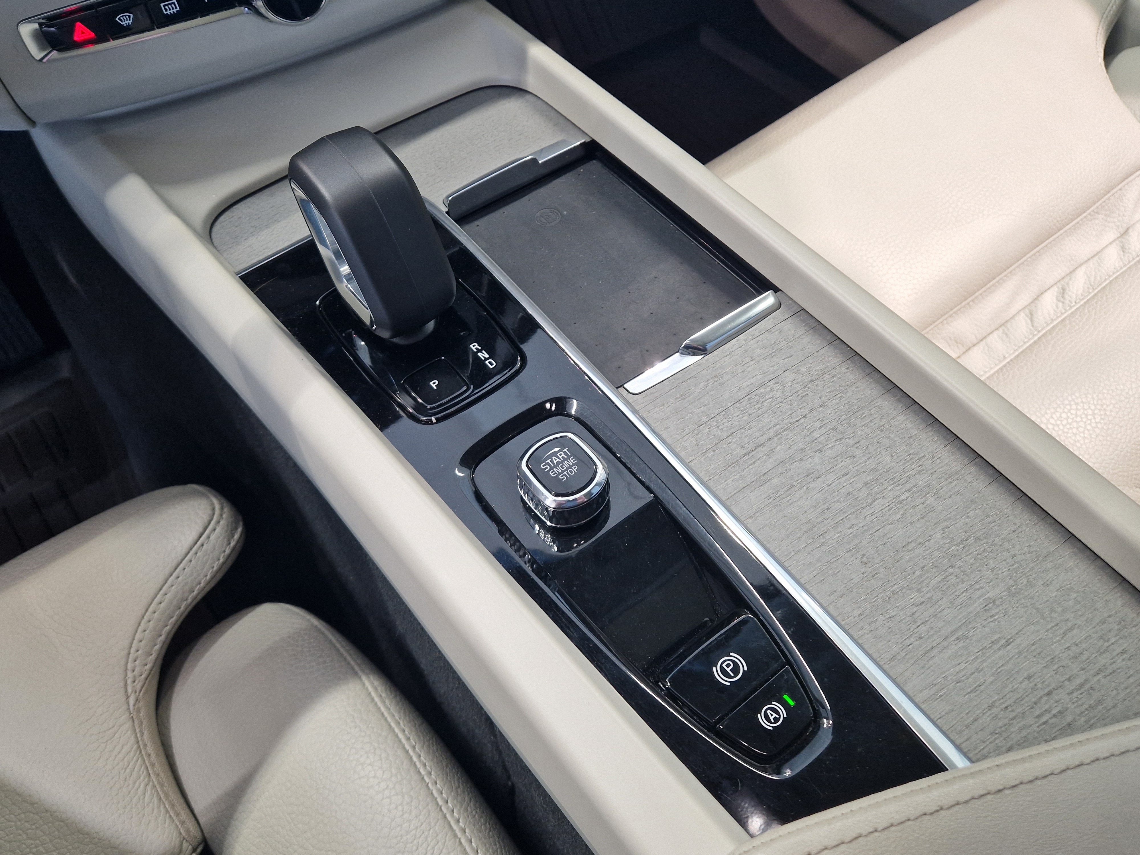 Volvo XC60 T8 AWD LONG RANGE HIGH PERFORMANCE PLUS DARK AUT