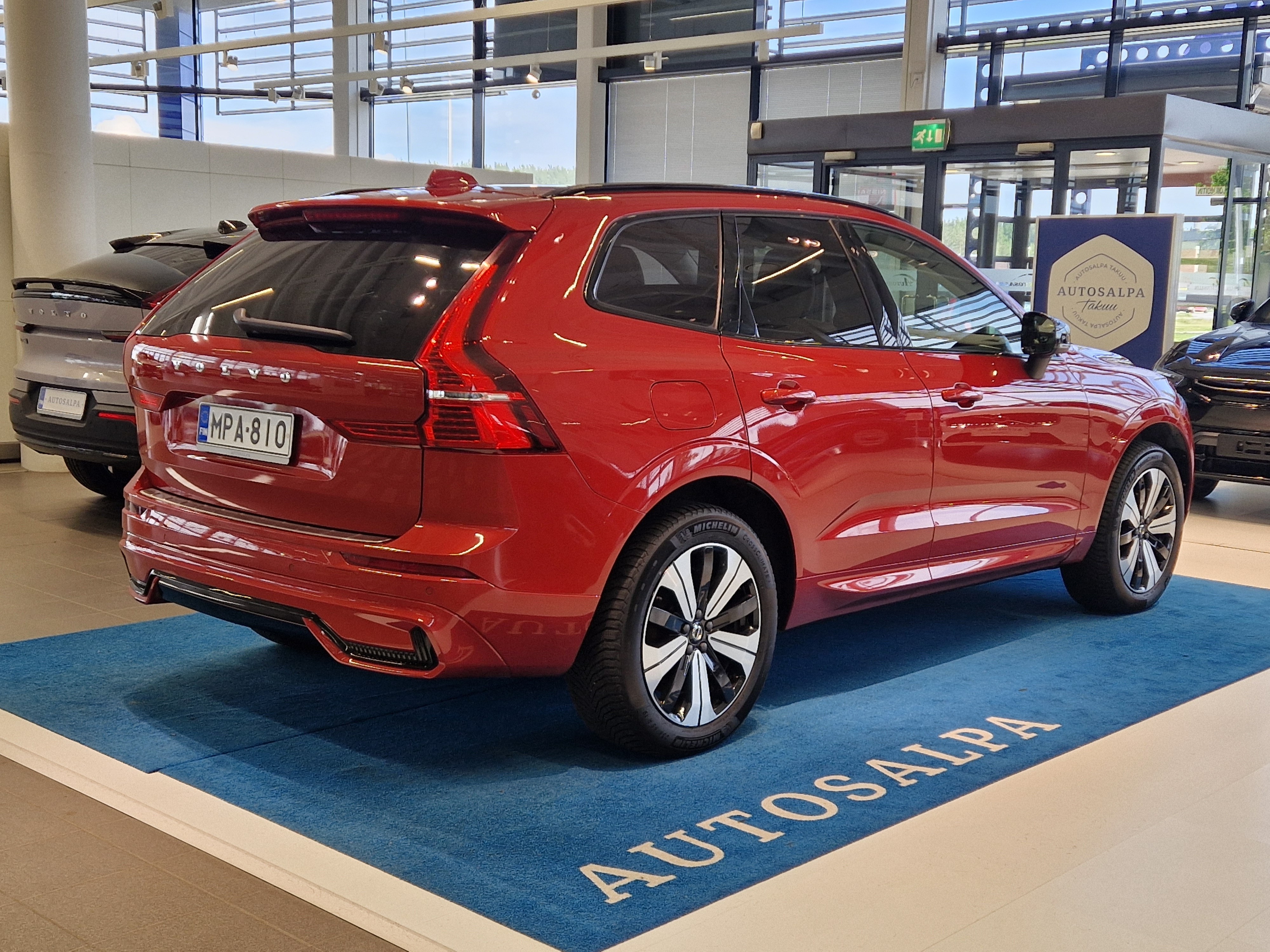 Volvo XC60 T8 AWD LONG RANGE PLUS DARK TAKUU 24KK/40TKM