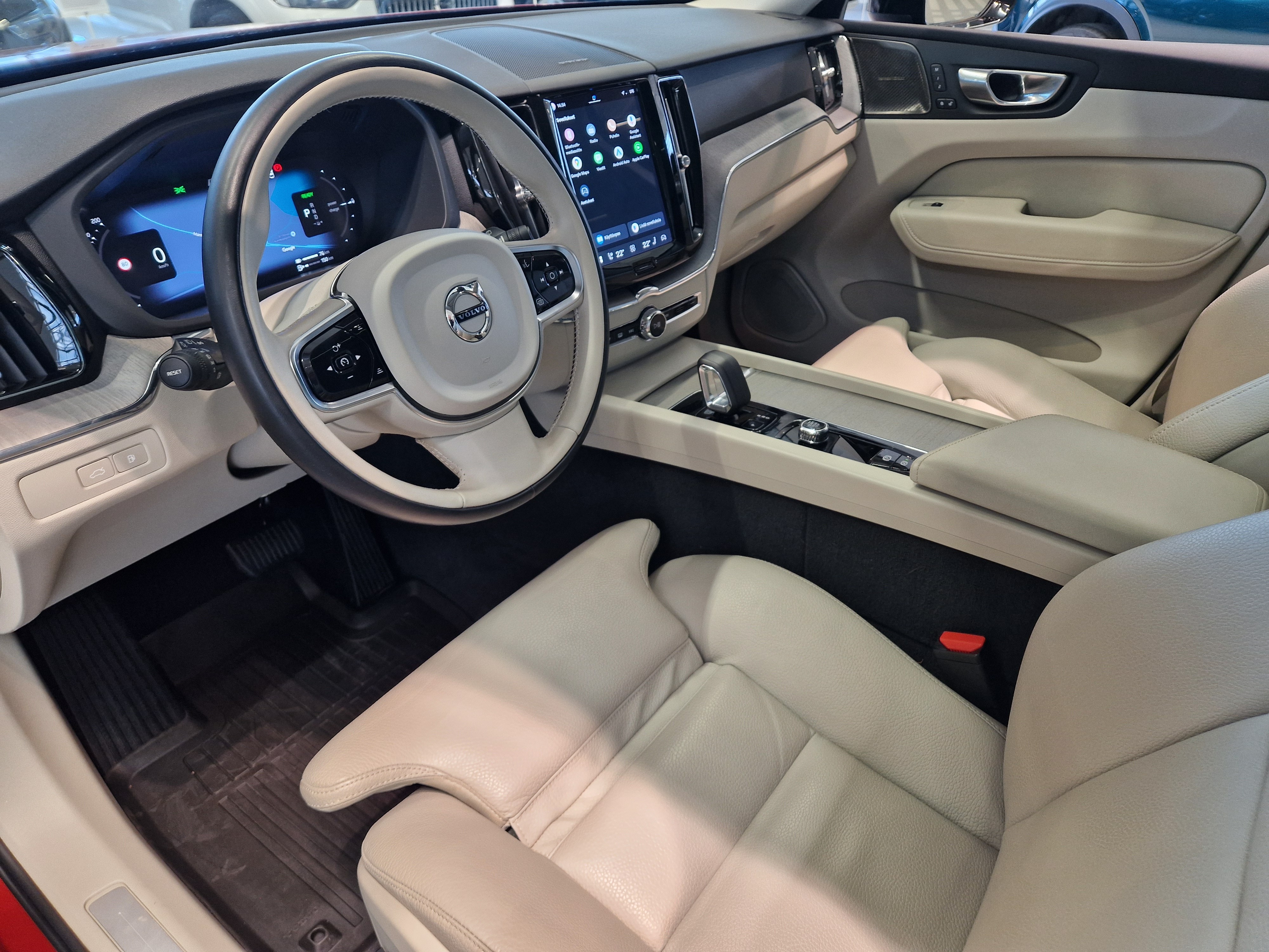 Volvo XC60 T8 AWD LONG RANGE PLUS DARK TAKUU 24KK/40TKM