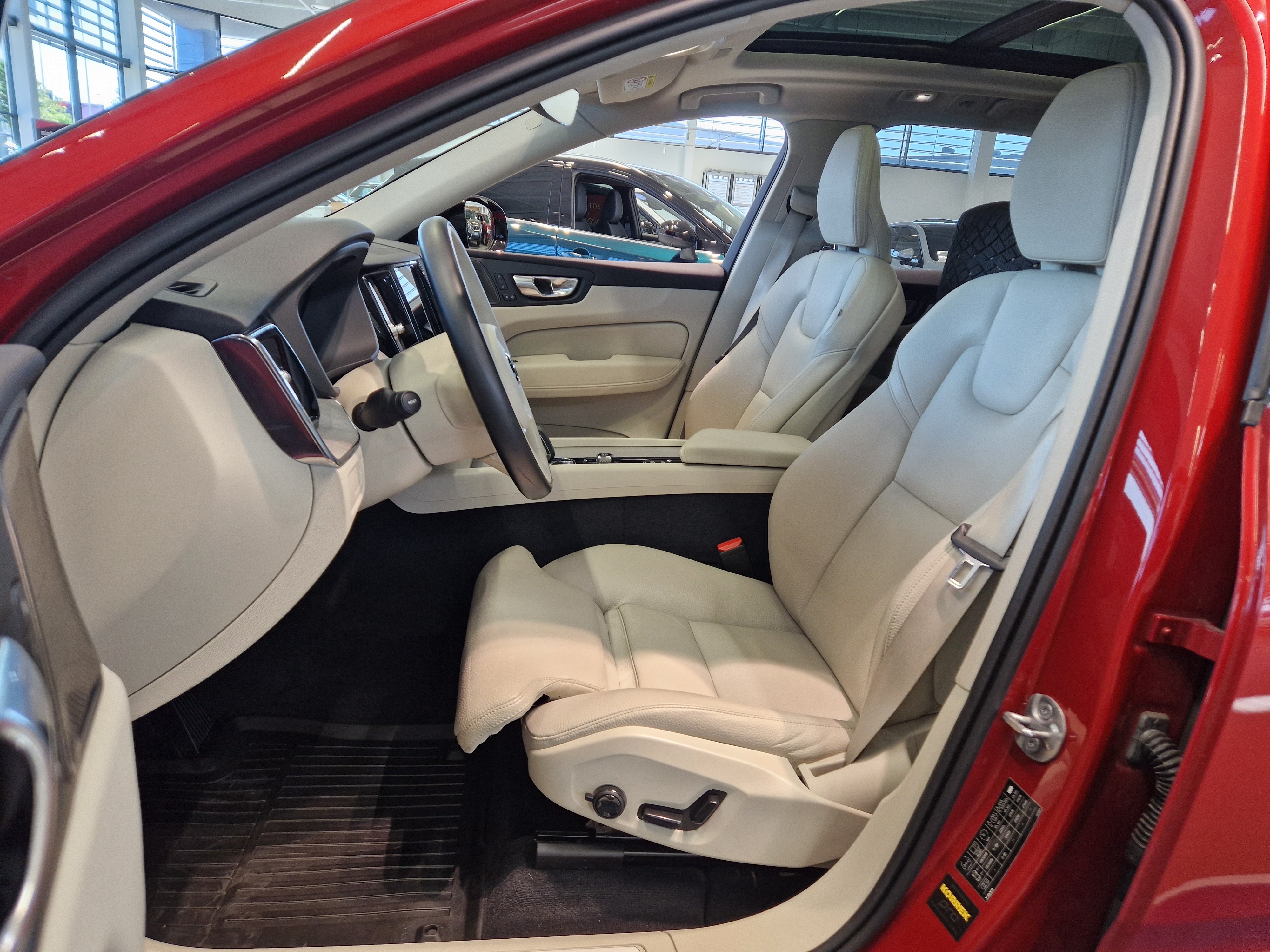 Volvo XC60 T8 AWD LONG RANGE PLUS DARK TAKUU 24KK/40TKM