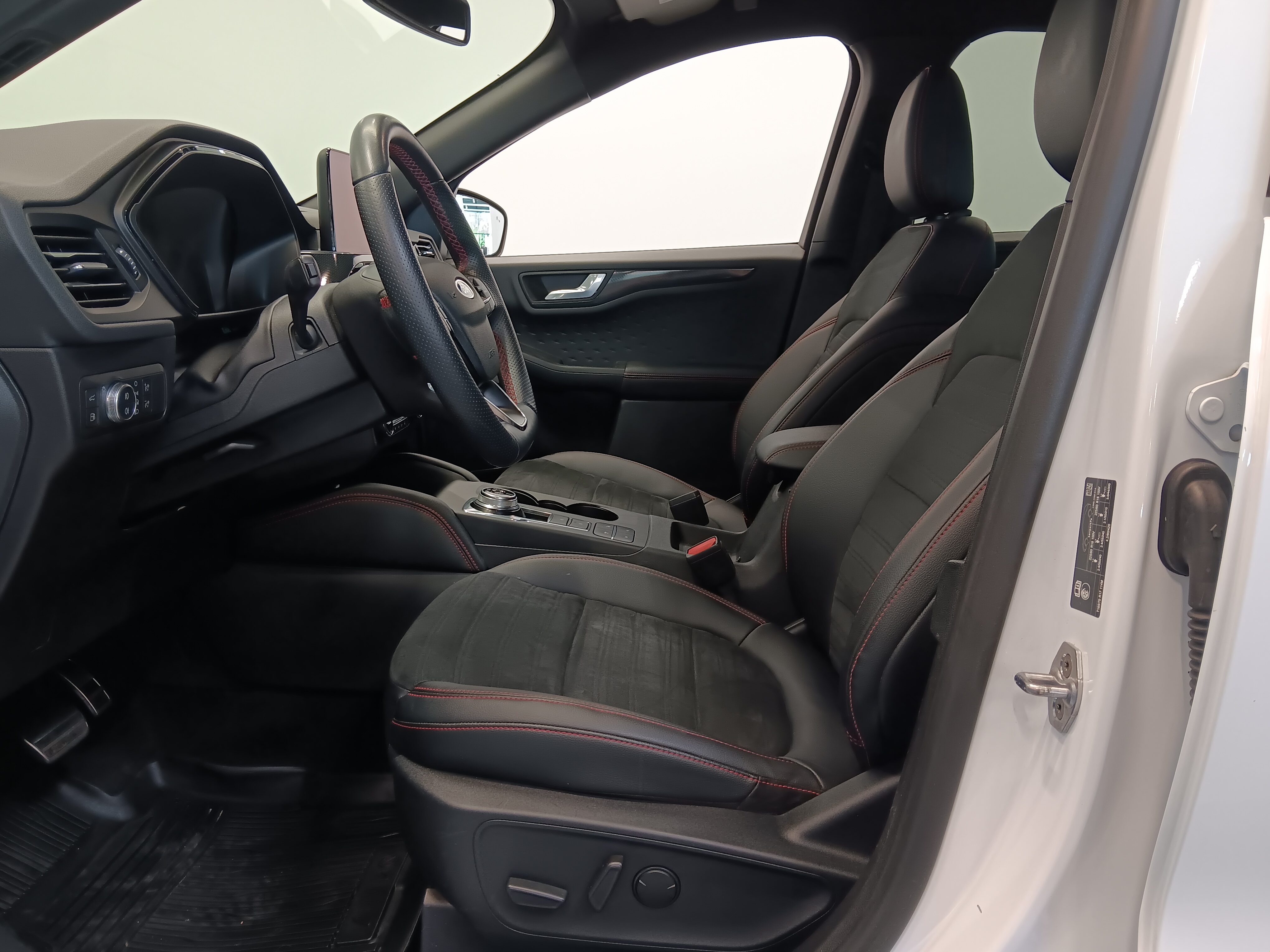 Ford KUGA 2,5 LADATTAVA HYBRIDI (PHEV) 225HV CVT FWD ST-LINE