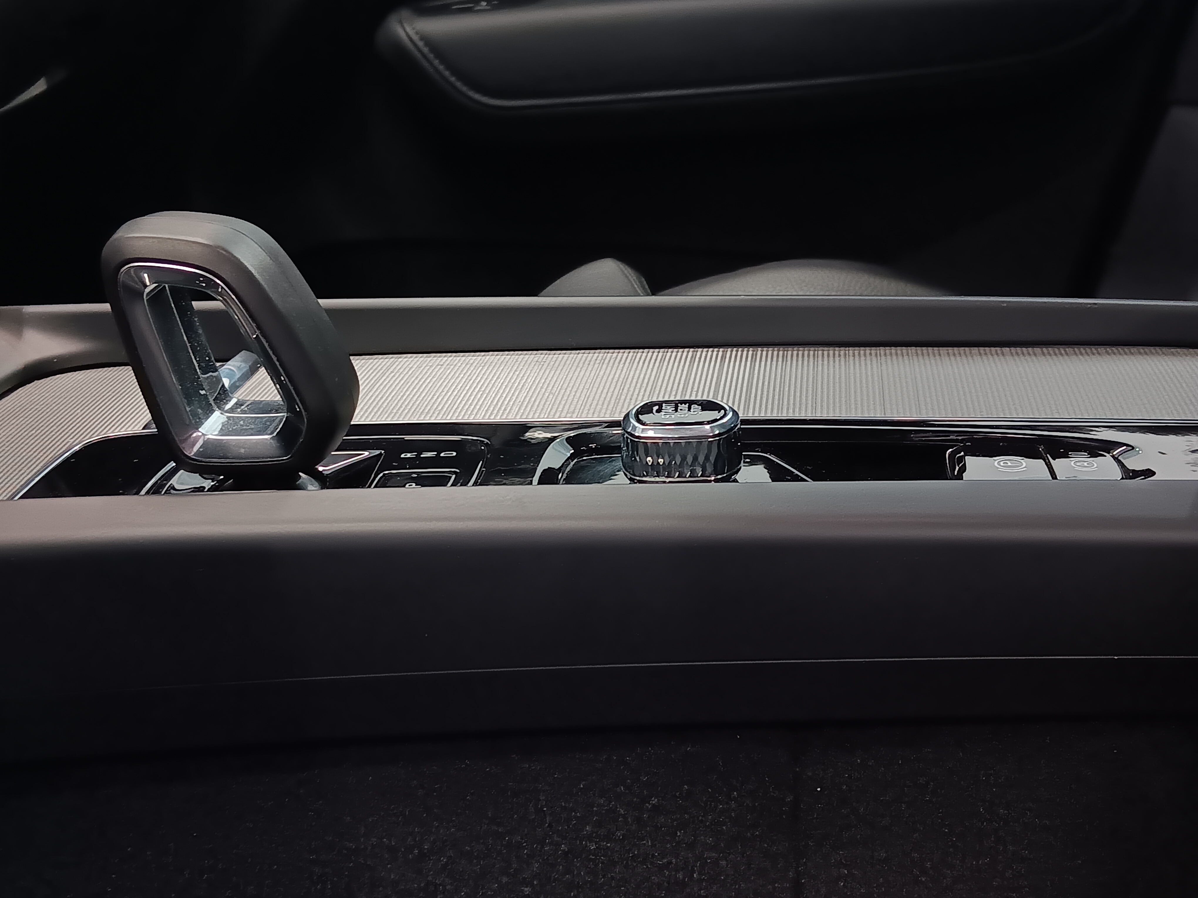 Volvo XC60 T8 AWD LONG RANGE PLUS BRIGHT TAKUU 24KK/40TKM