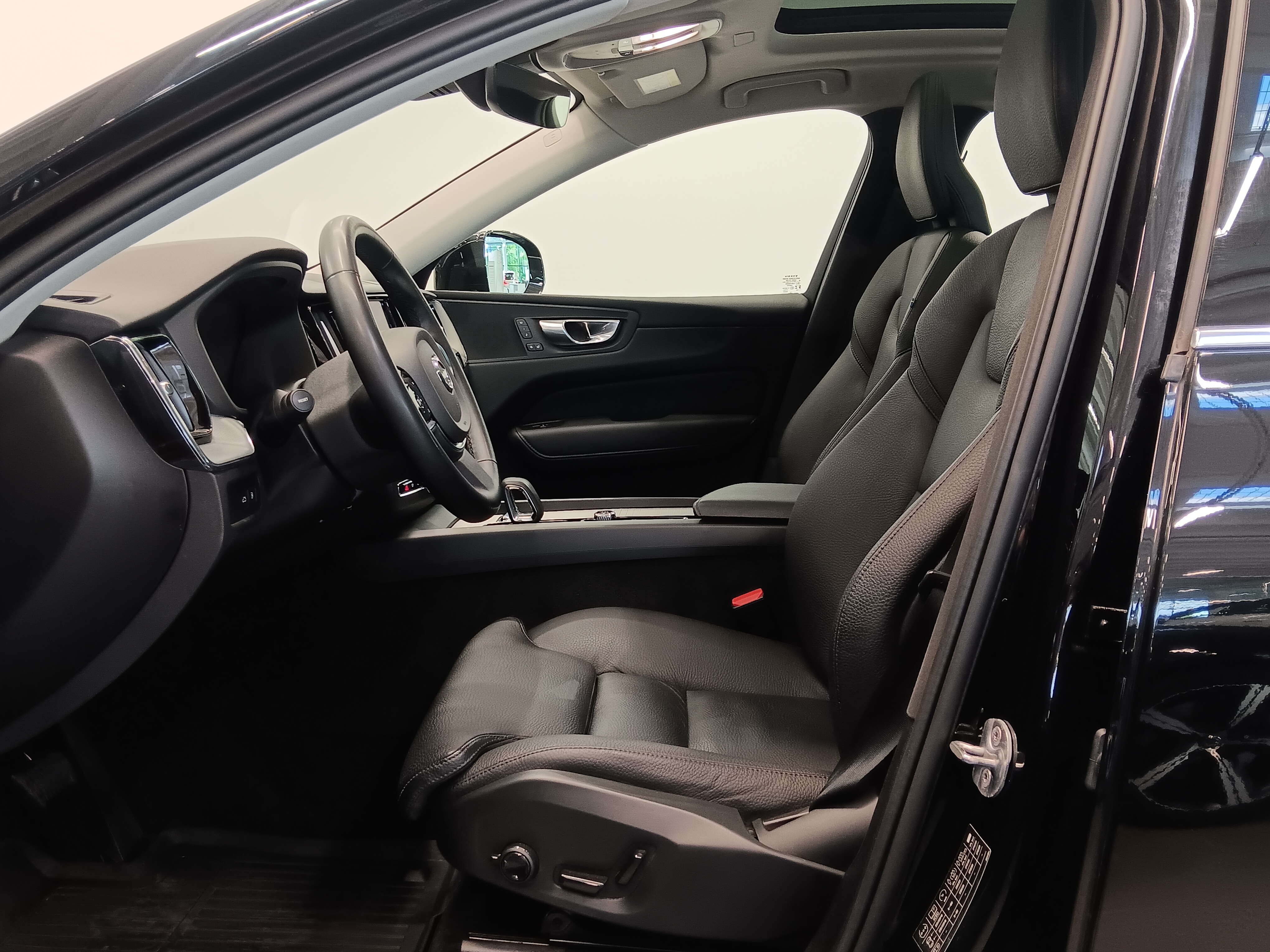 Volvo XC60 2024, kuva 7/21