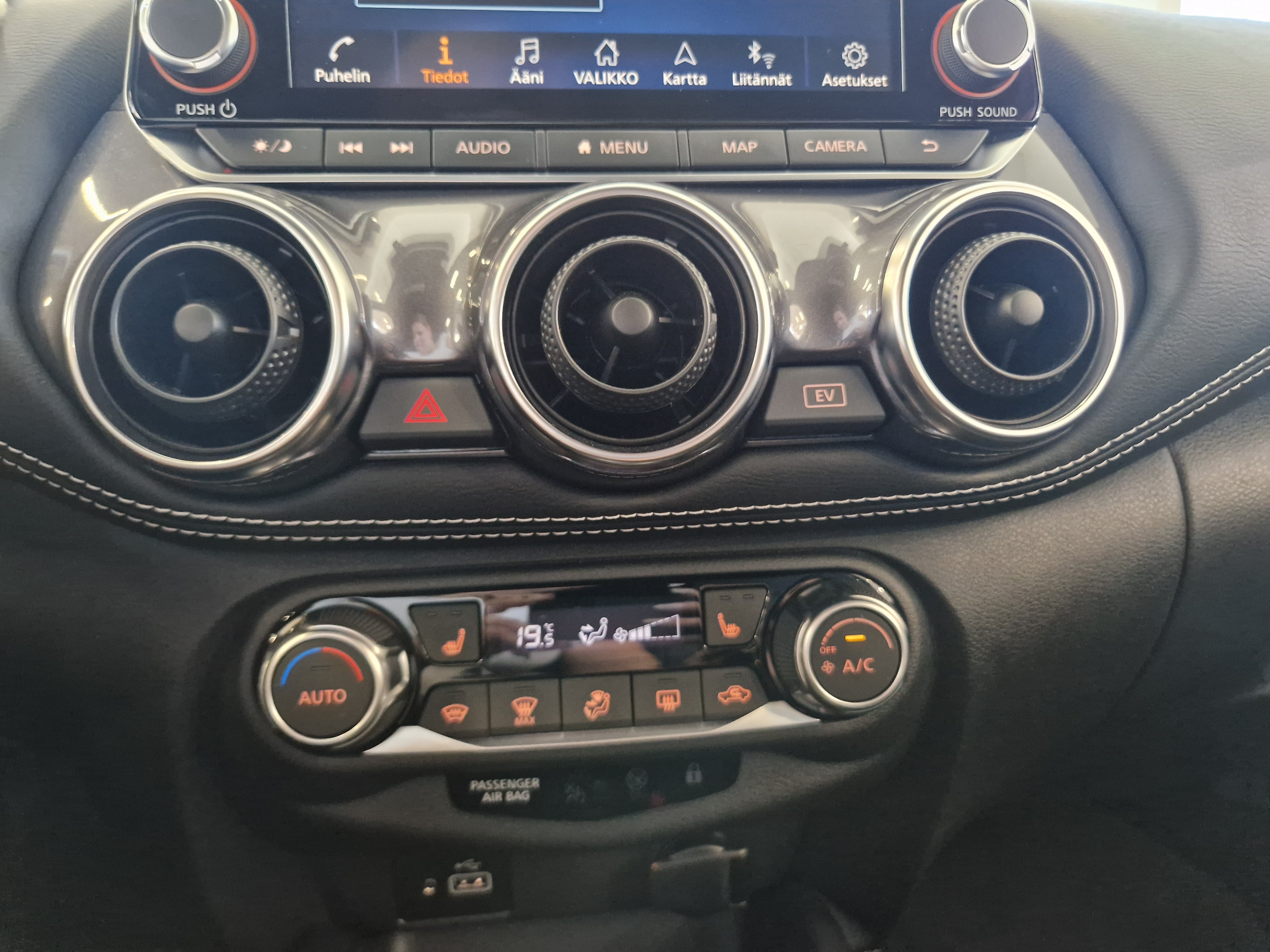 Nissan JUKE DIG-T 143HP 4AMT N-CONNECTA NAVI HEV HSW TAKUU