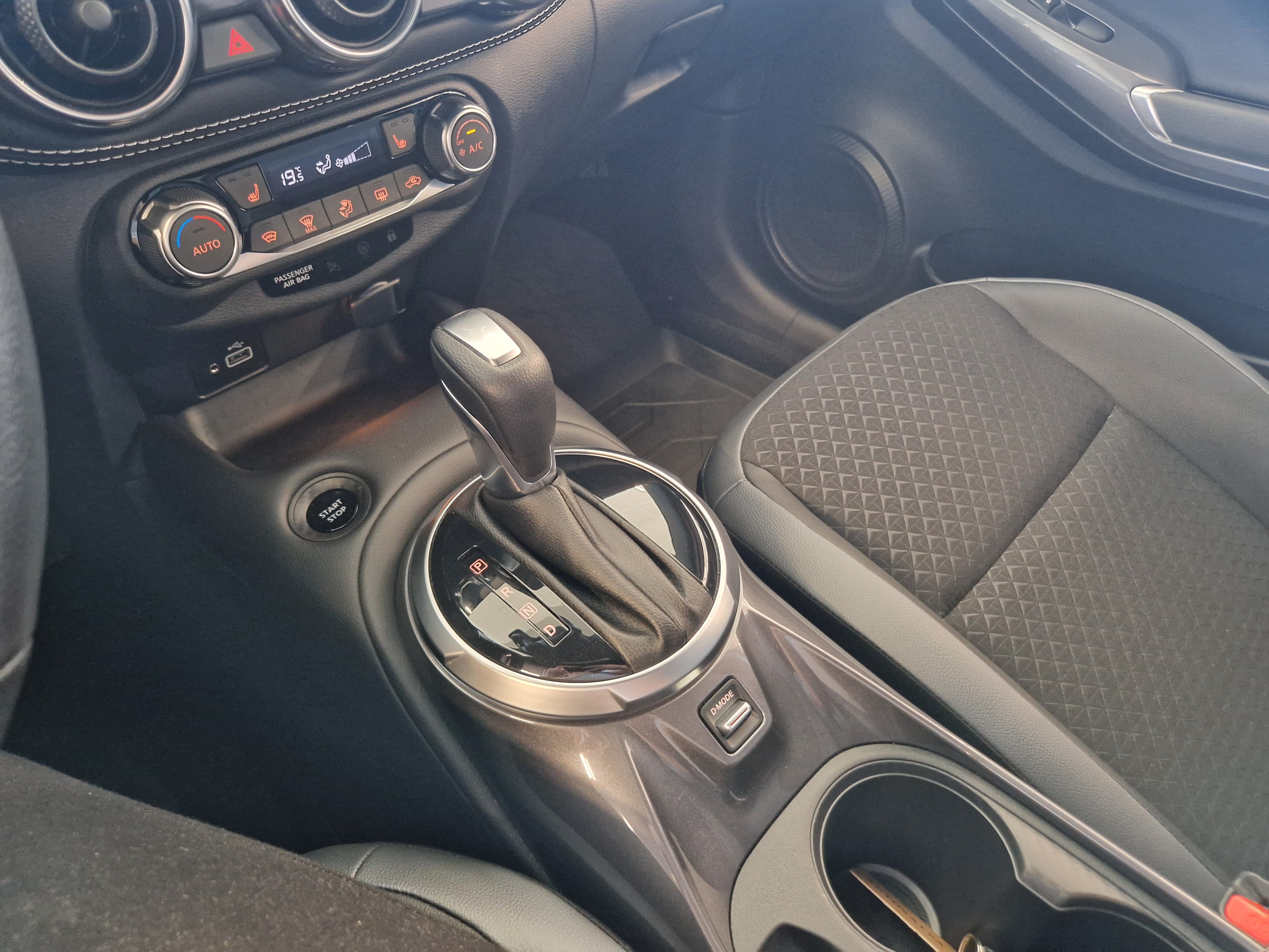 Nissan JUKE DIG-T 143HP 4AMT N-CONNECTA NAVI HEV HSW TAKUU
