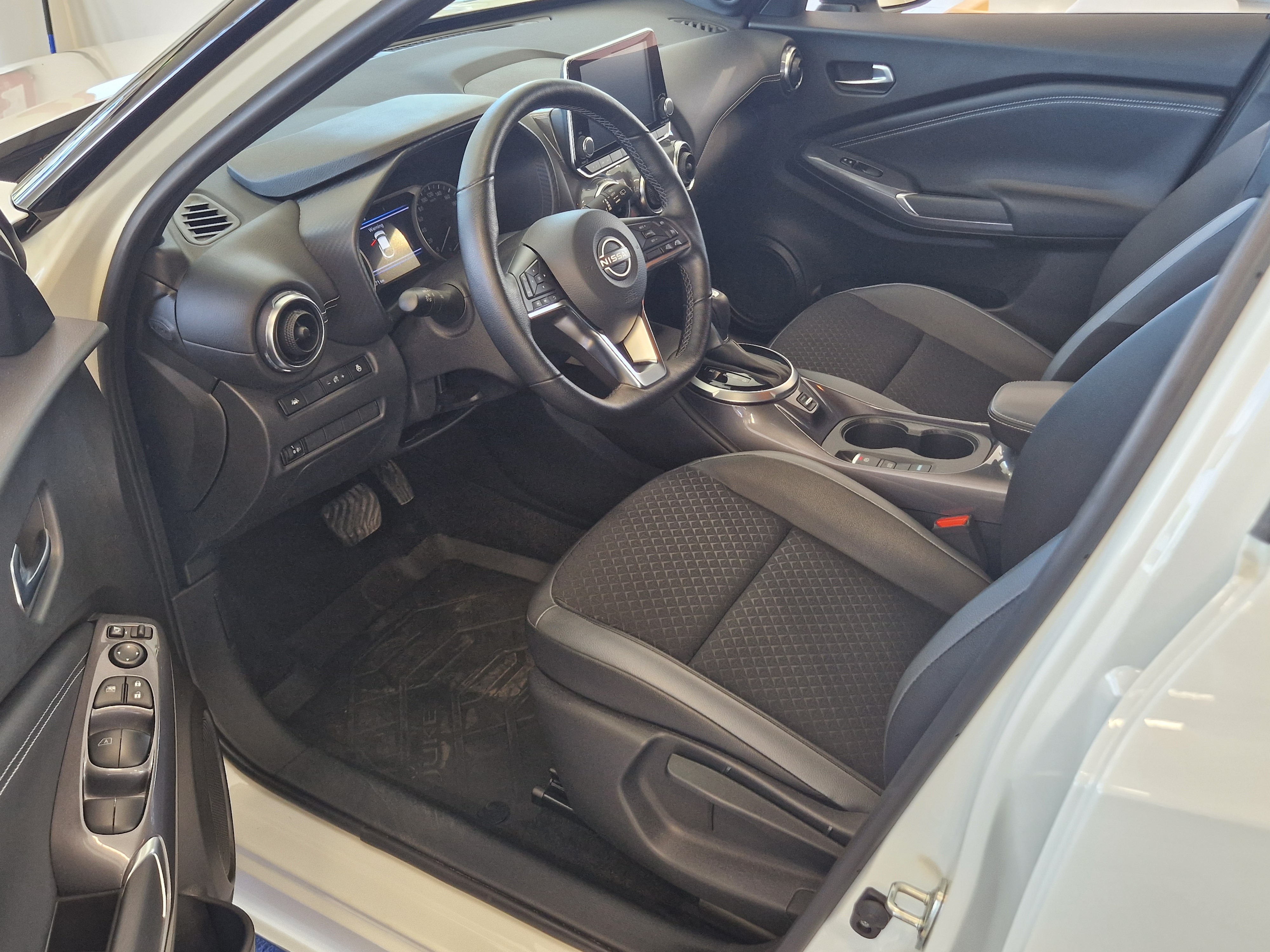 Nissan JUKE DIG-T 143HP 4AMT N-CONNECTA NAVI HEV HSW TAKUU