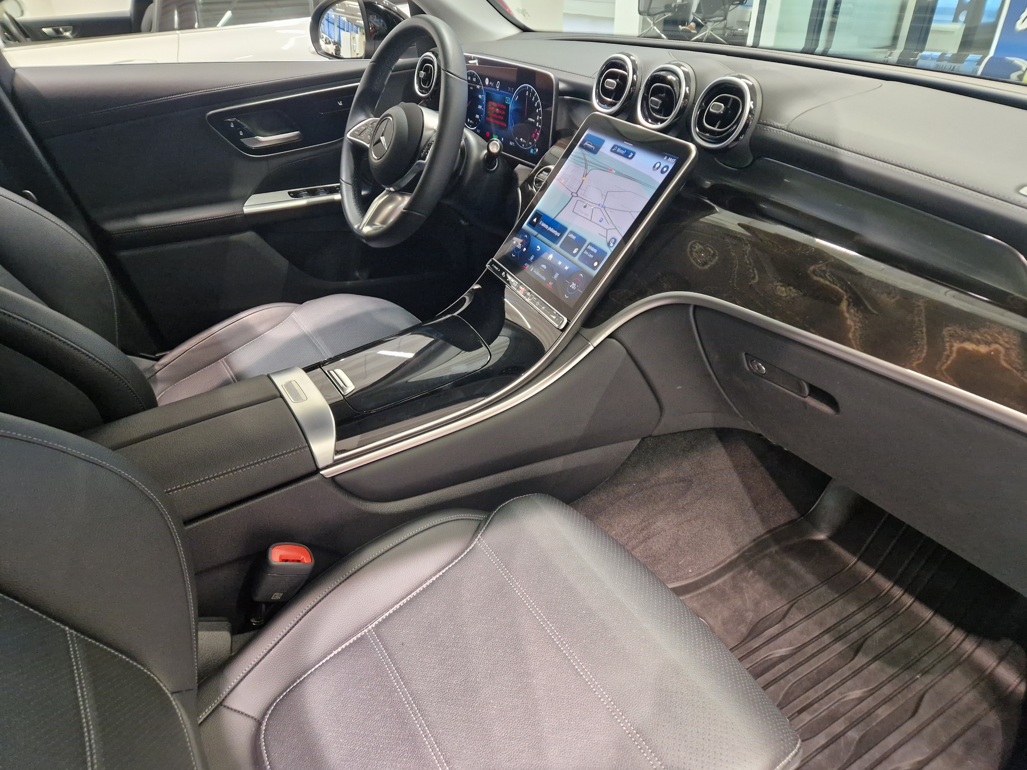 Mercedes-benz GLC 300 E 4MATIC A TAKUU 24KK/40TKM